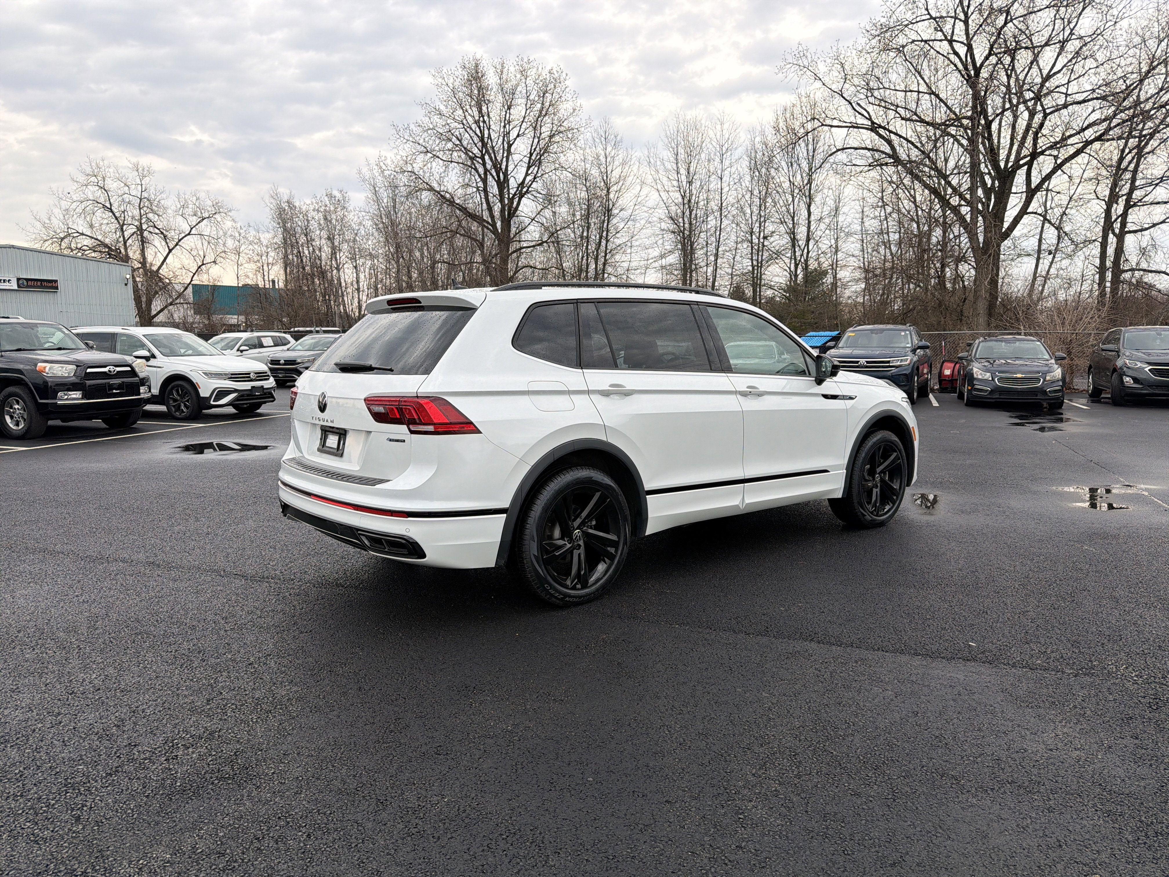 2024 Volkswagen Tiguan 2.0T SE R-Line Black