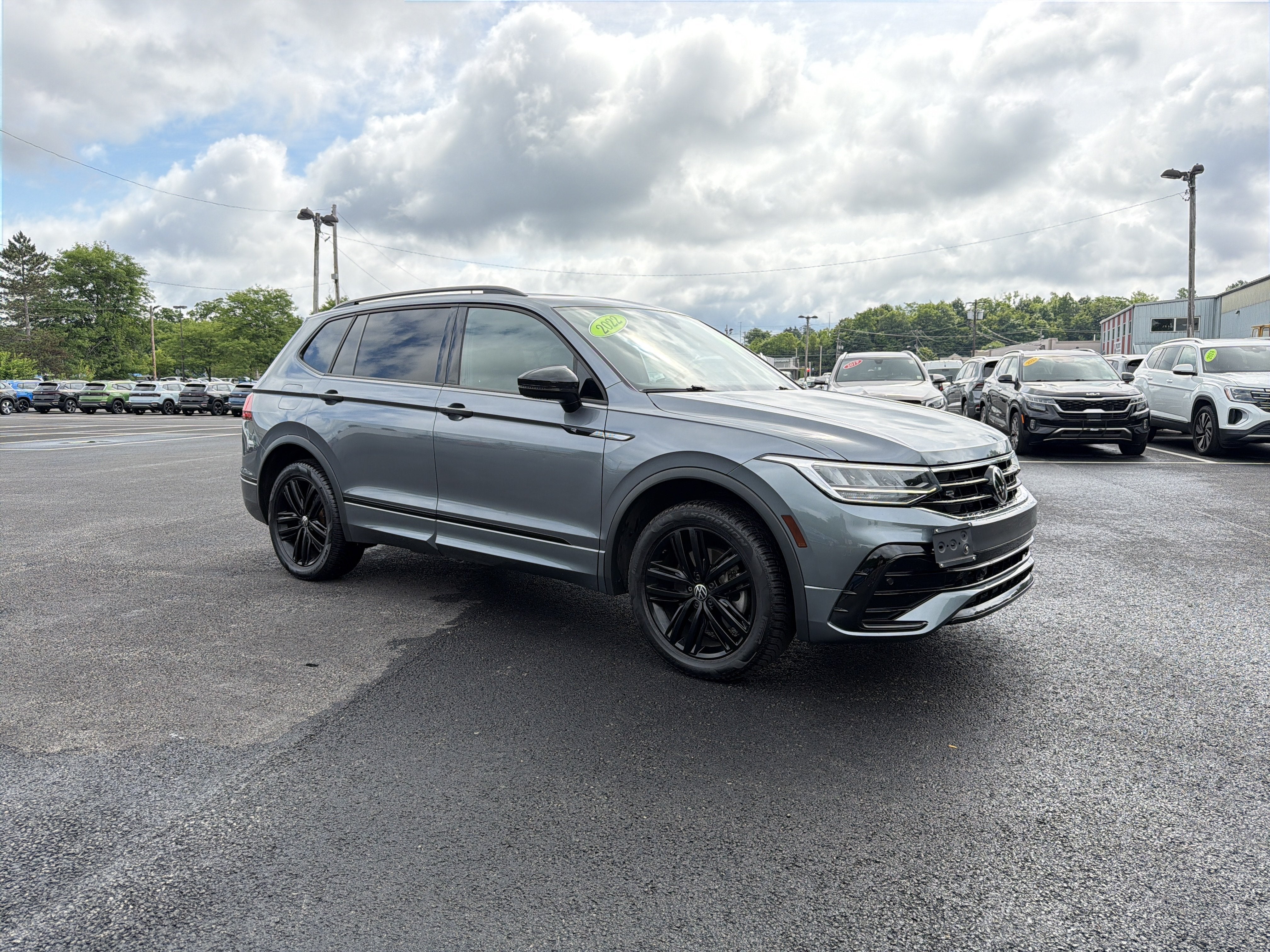 2022 Volkswagen Tiguan 2.0T SE R-Line Black