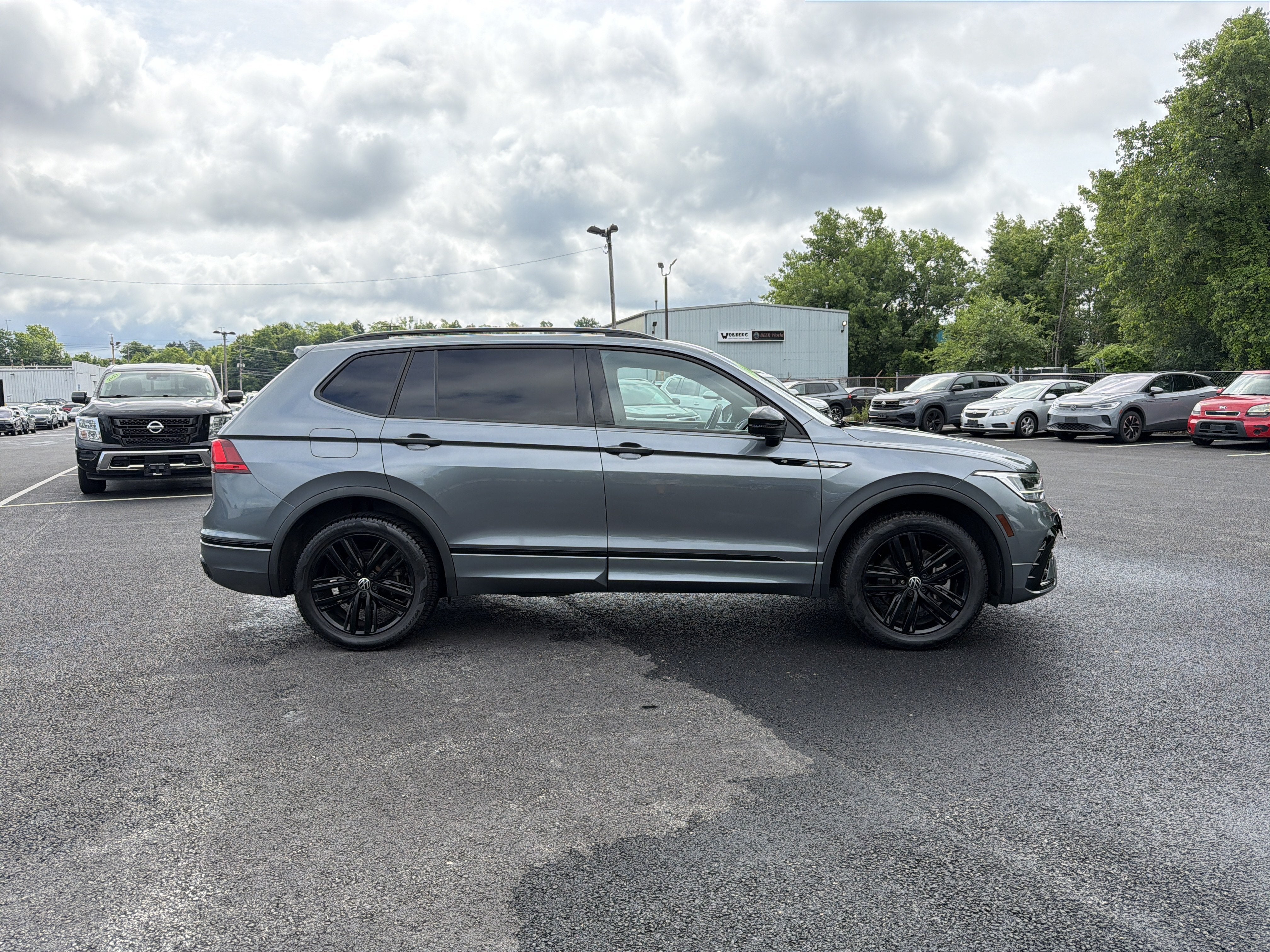 2022 Volkswagen Tiguan 2.0T SE R-Line Black
