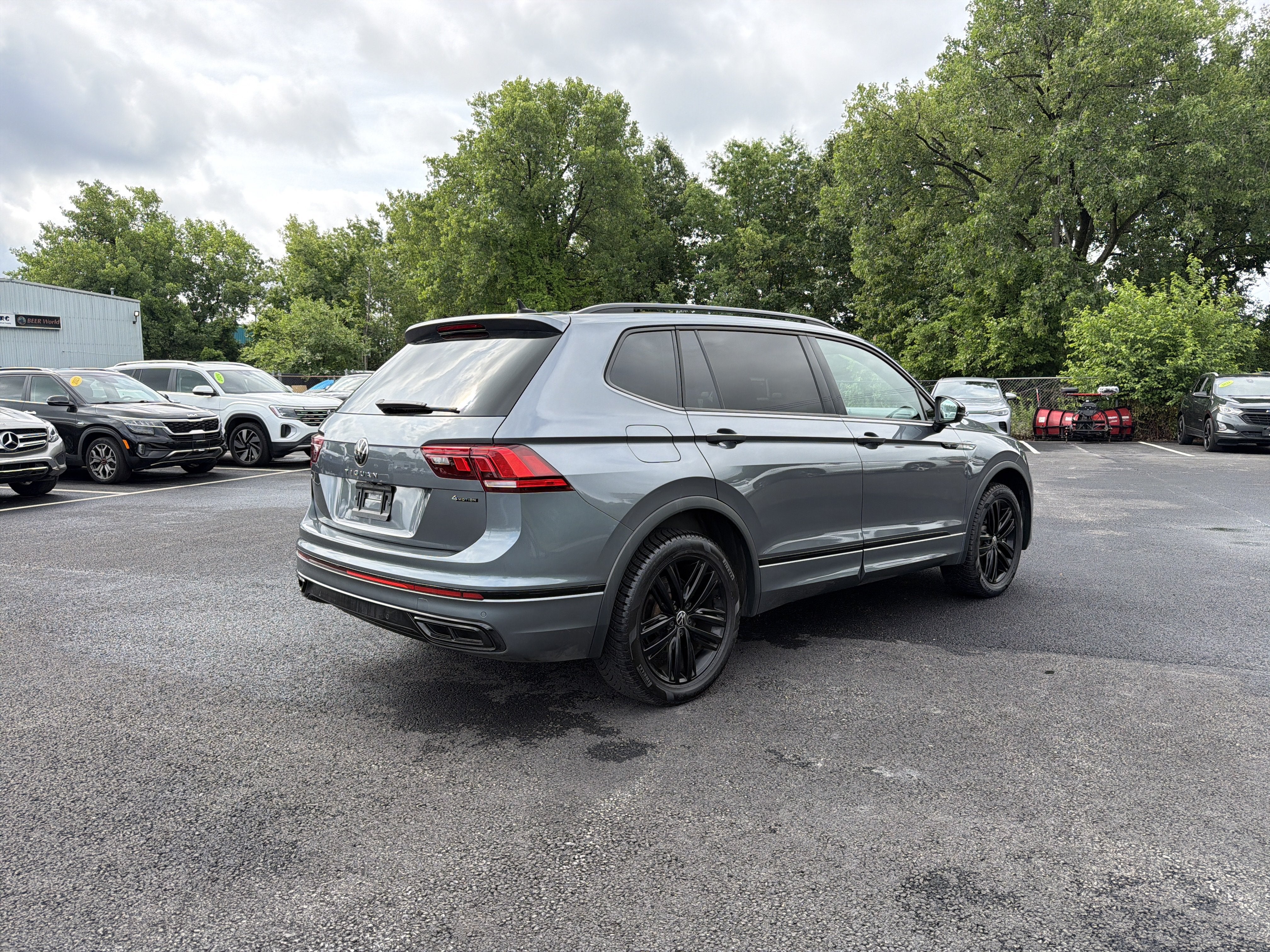 2022 Volkswagen Tiguan 2.0T SE R-Line Black