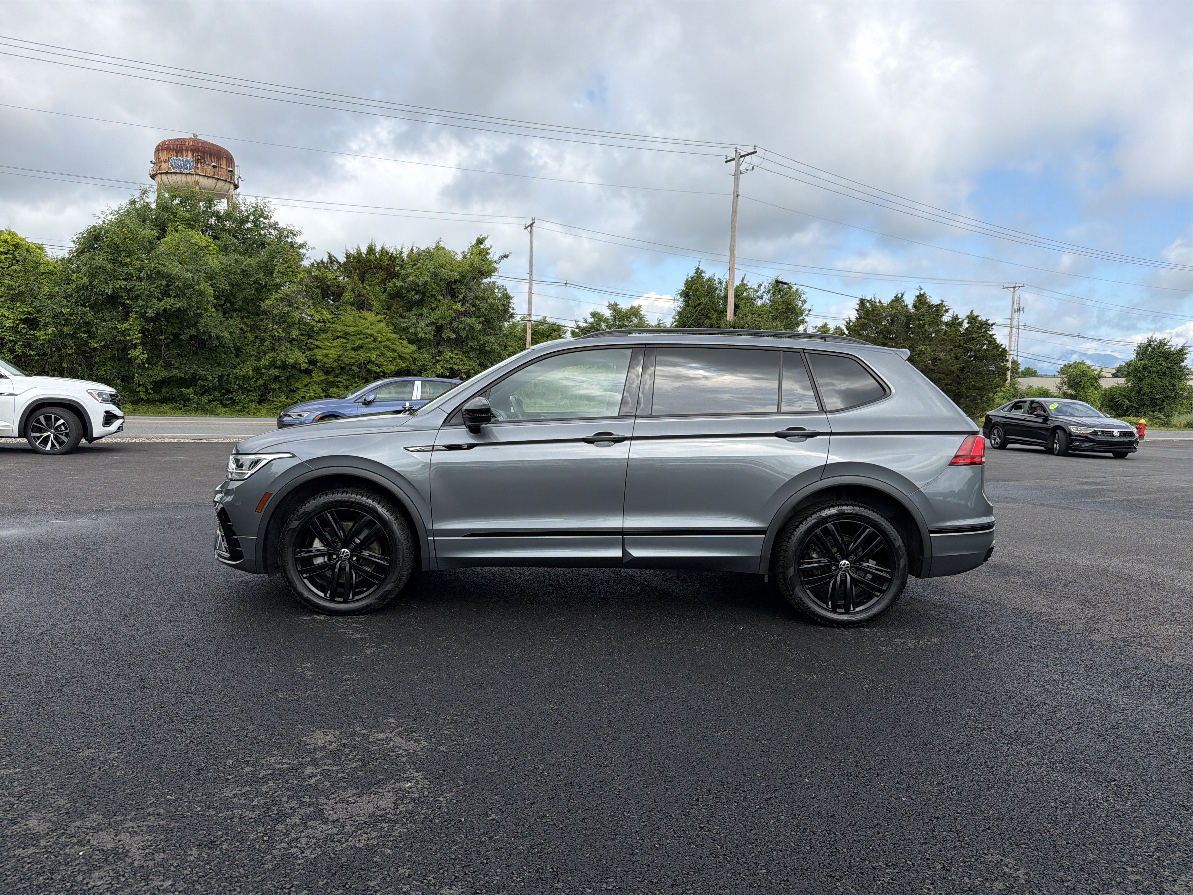 2022 Volkswagen Tiguan 2.0T SE R-Line Black