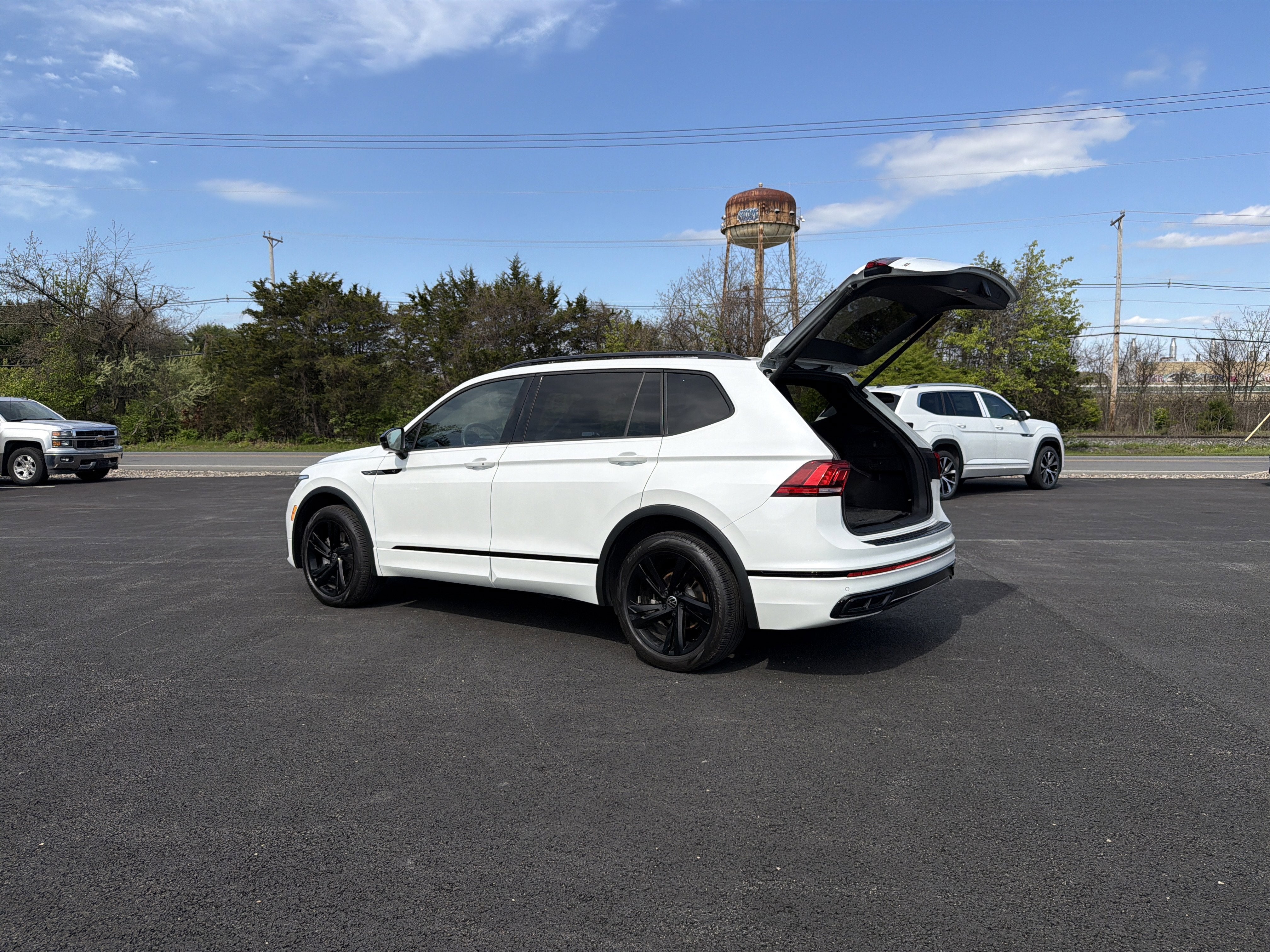 2024 Volkswagen Tiguan 2.0T SE R-Line Black