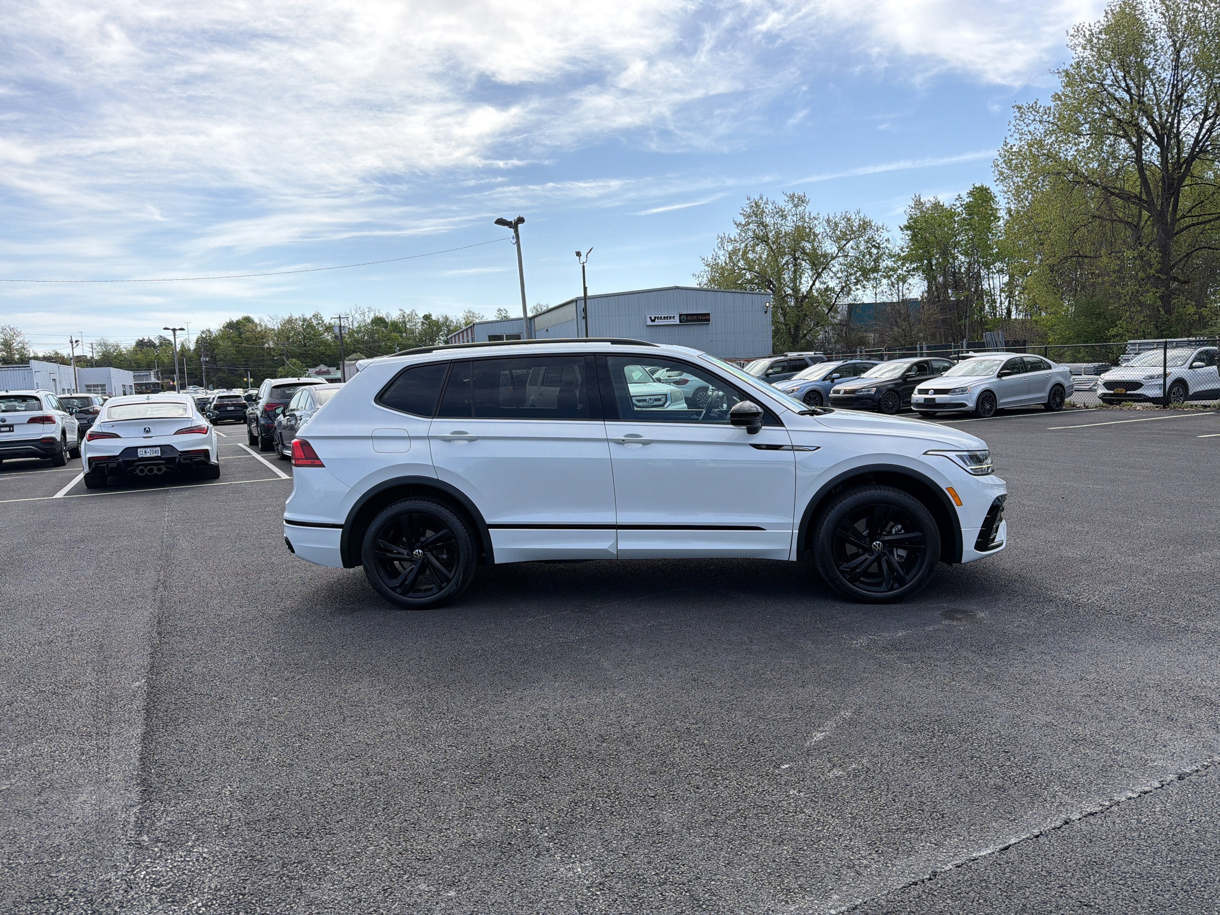 2024 Volkswagen Tiguan 2.0T SE R-Line Black