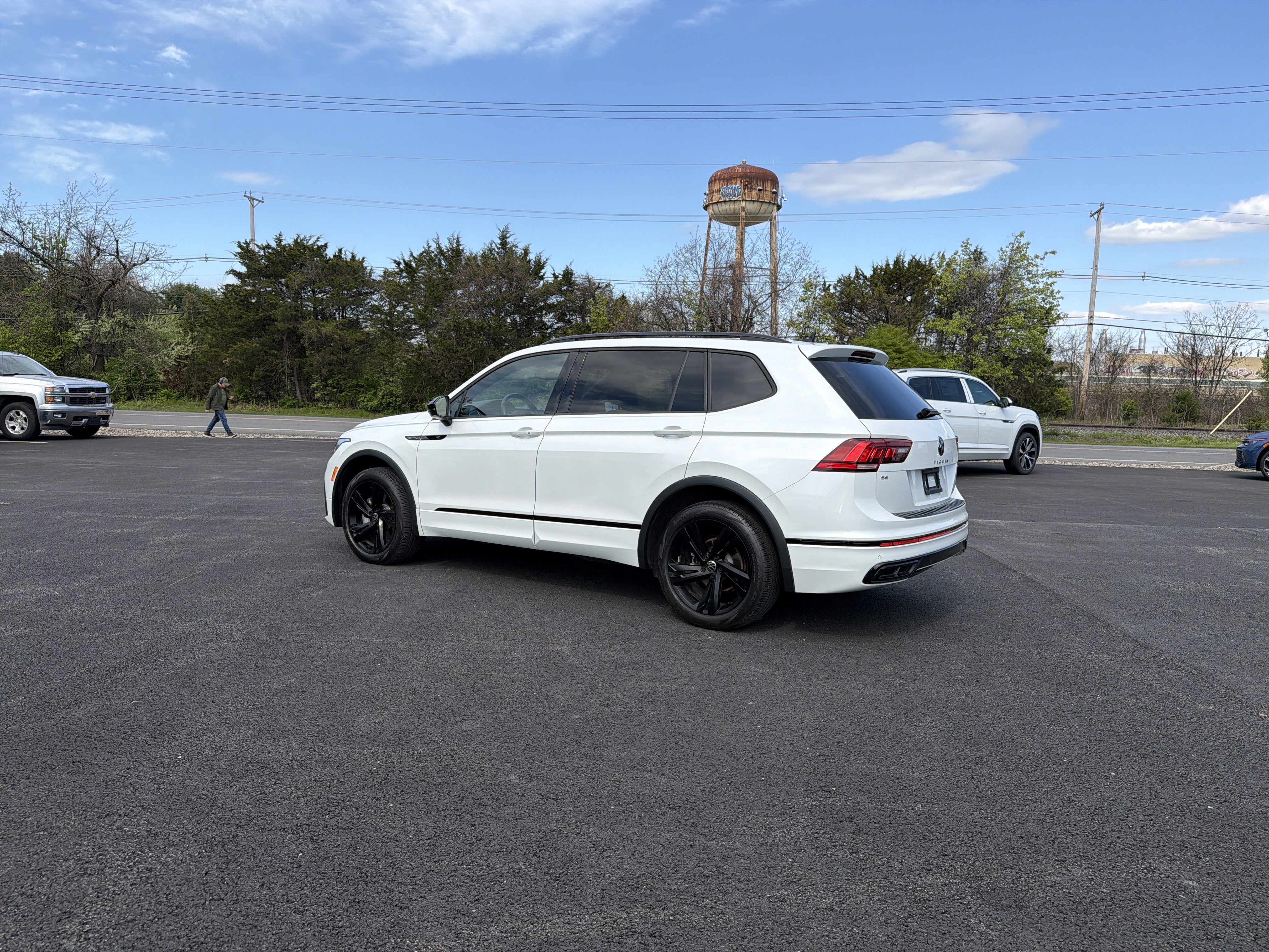 2024 Volkswagen Tiguan 2.0T SE R-Line Black