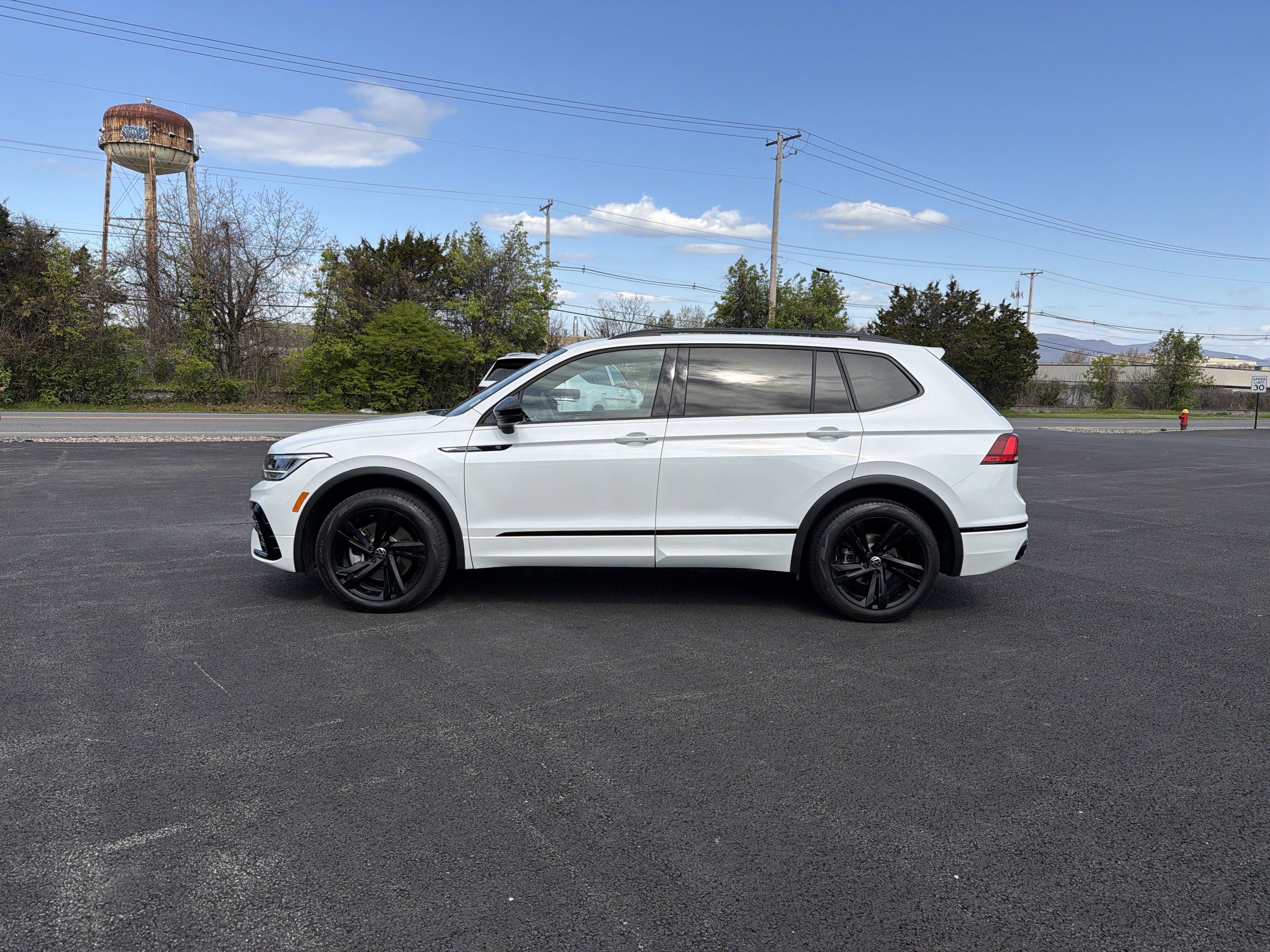 2024 Volkswagen Tiguan 2.0T SE R-Line Black