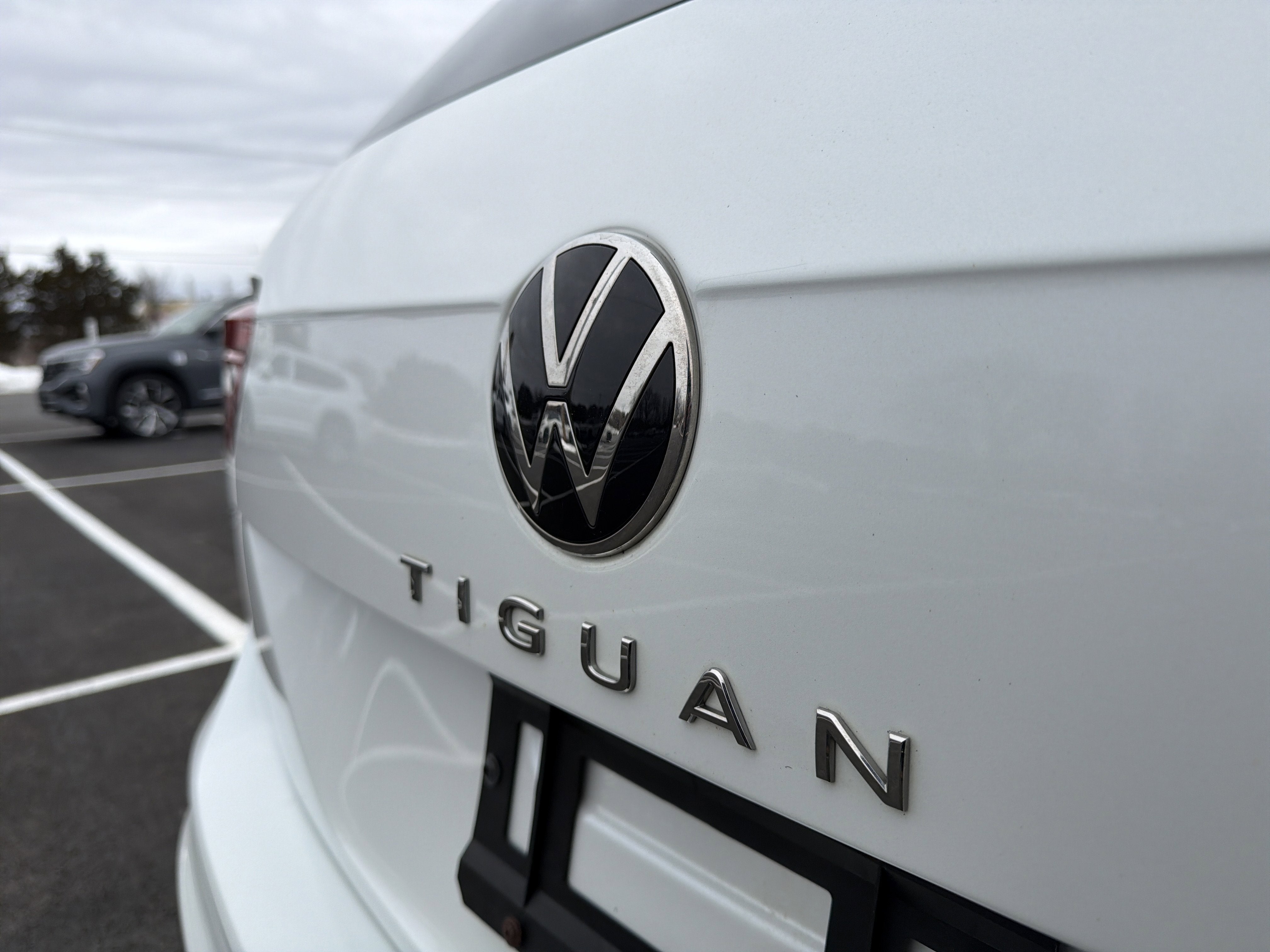 2022 Volkswagen Tiguan 2.0T SE R-Line Black