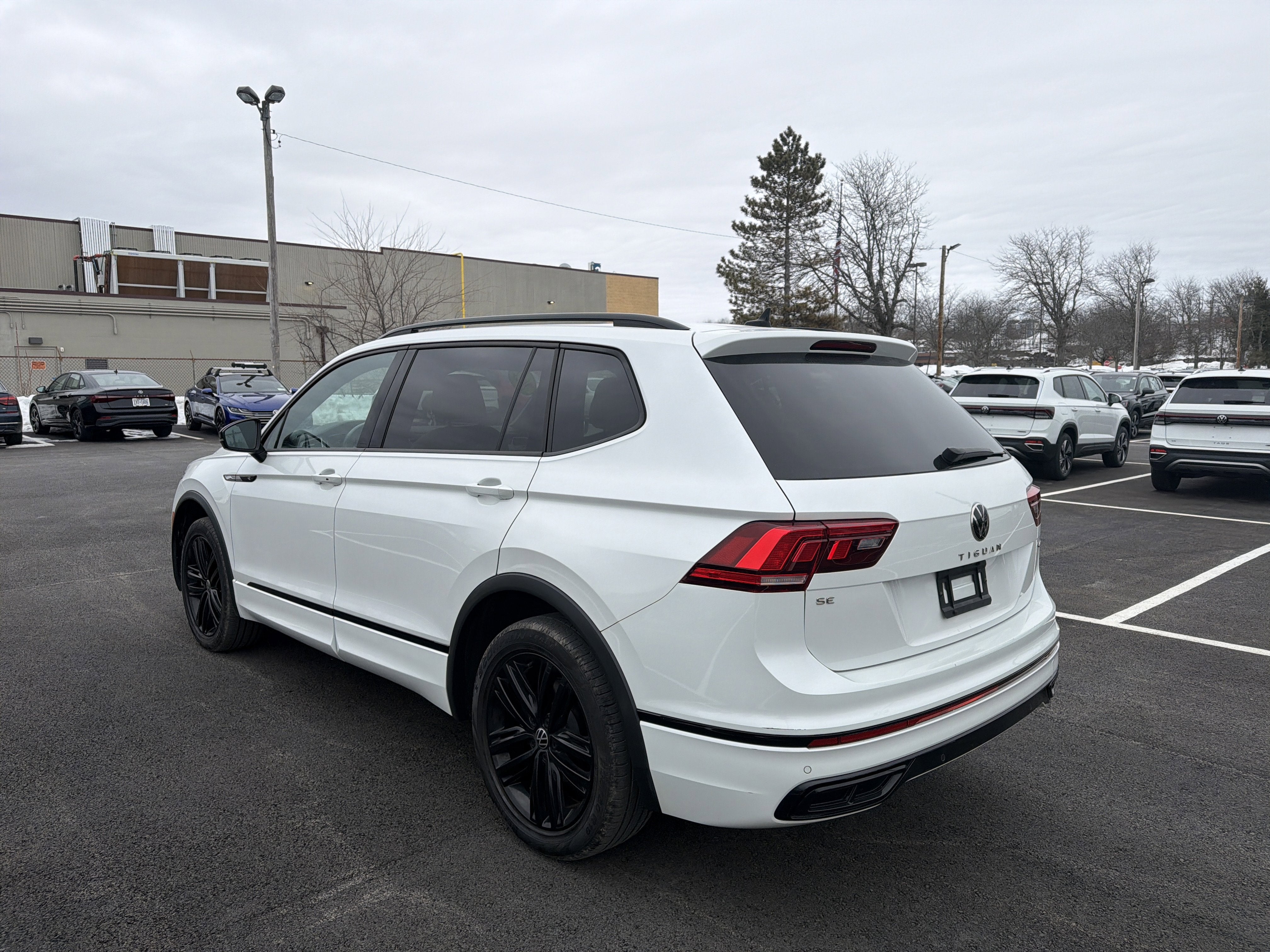 2022 Volkswagen Tiguan 2.0T SE R-Line Black