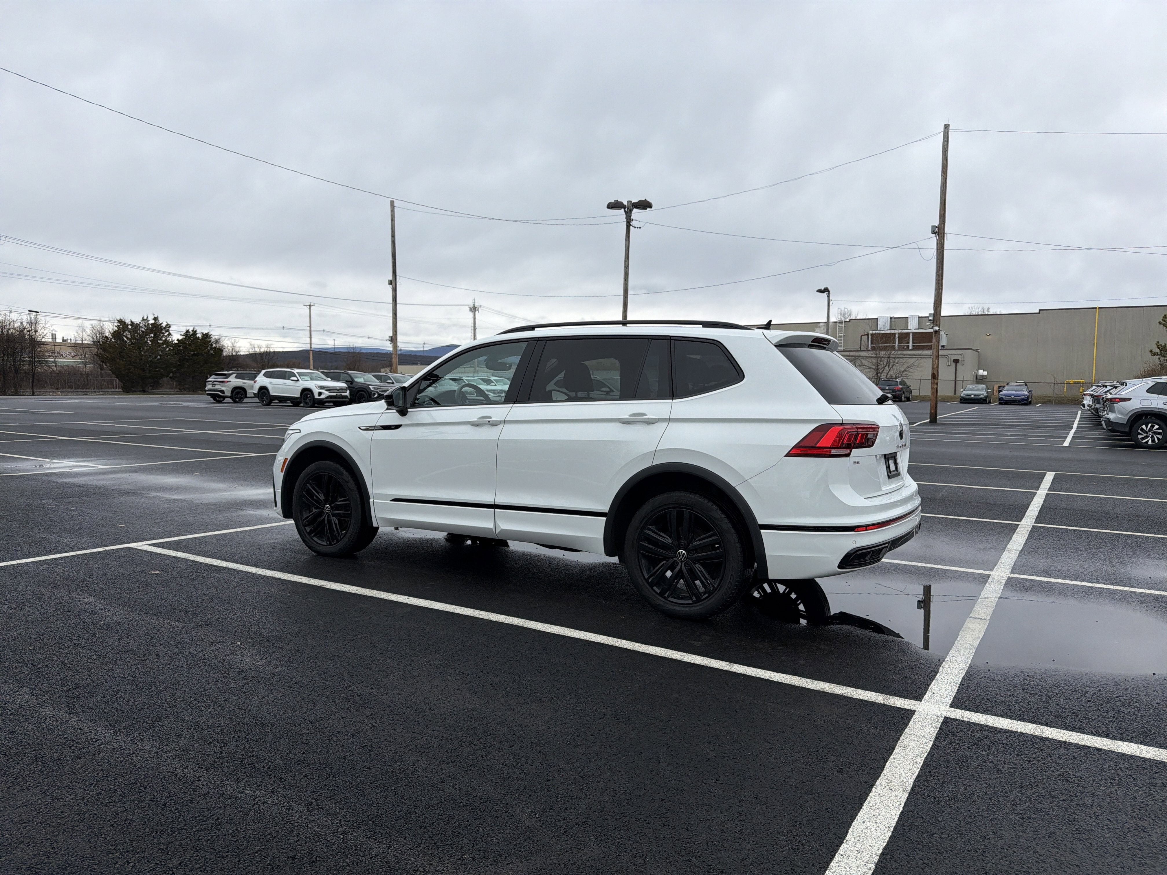 2022 Volkswagen Tiguan 2.0T SE R-Line Black