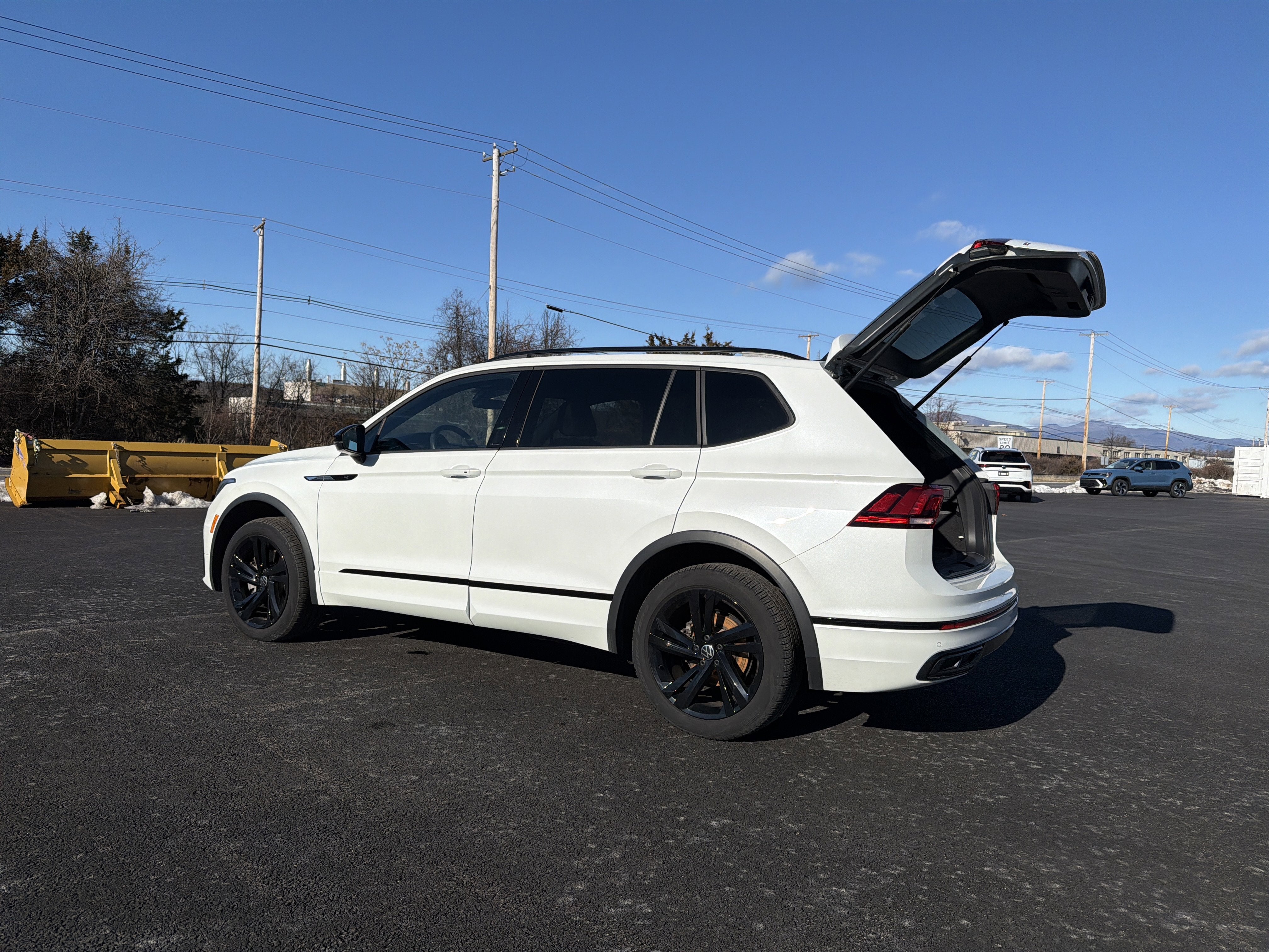 2023 Volkswagen Tiguan 2.0T SE R-Line Black