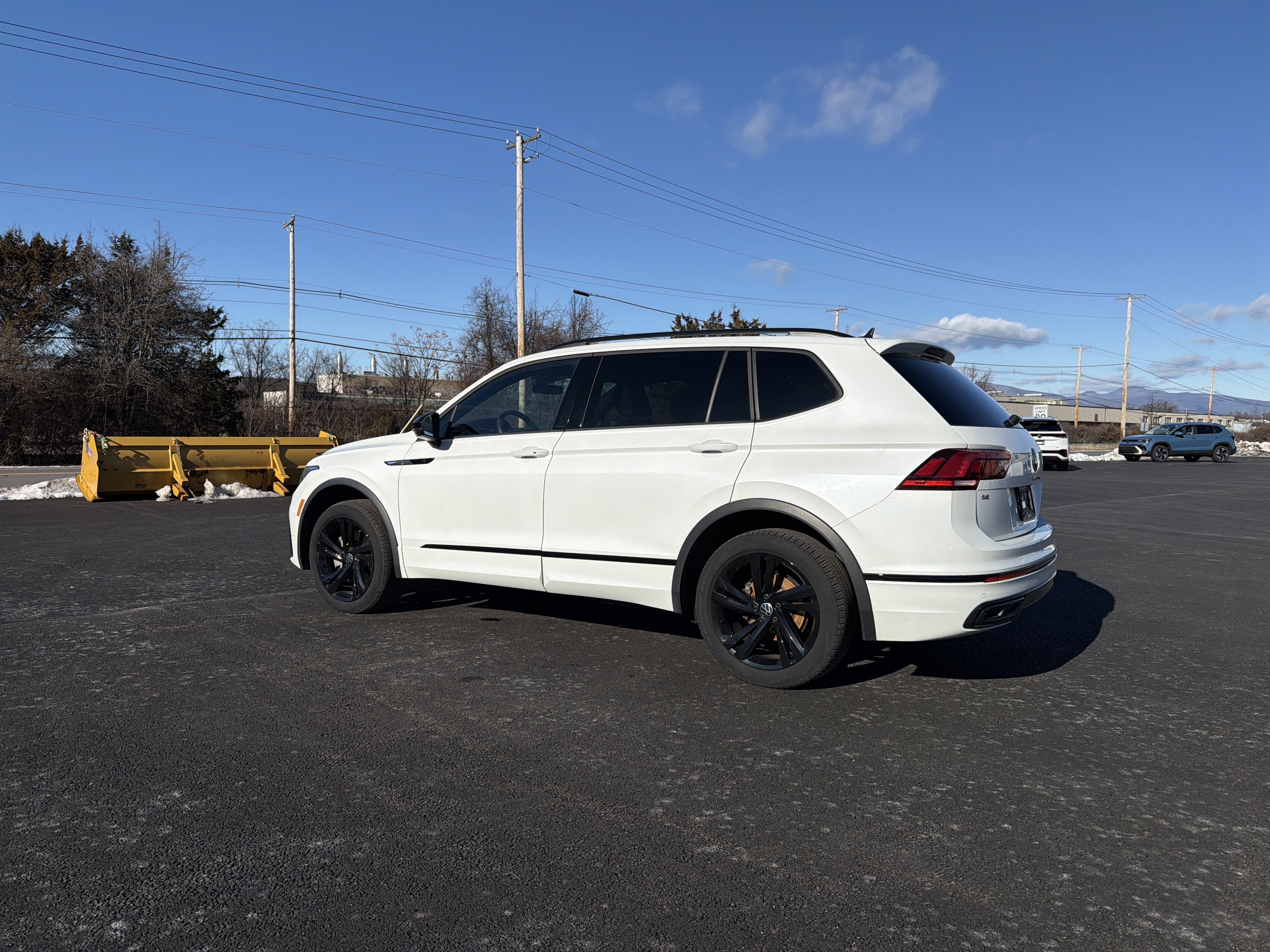 2023 Volkswagen Tiguan 2.0T SE R-Line Black