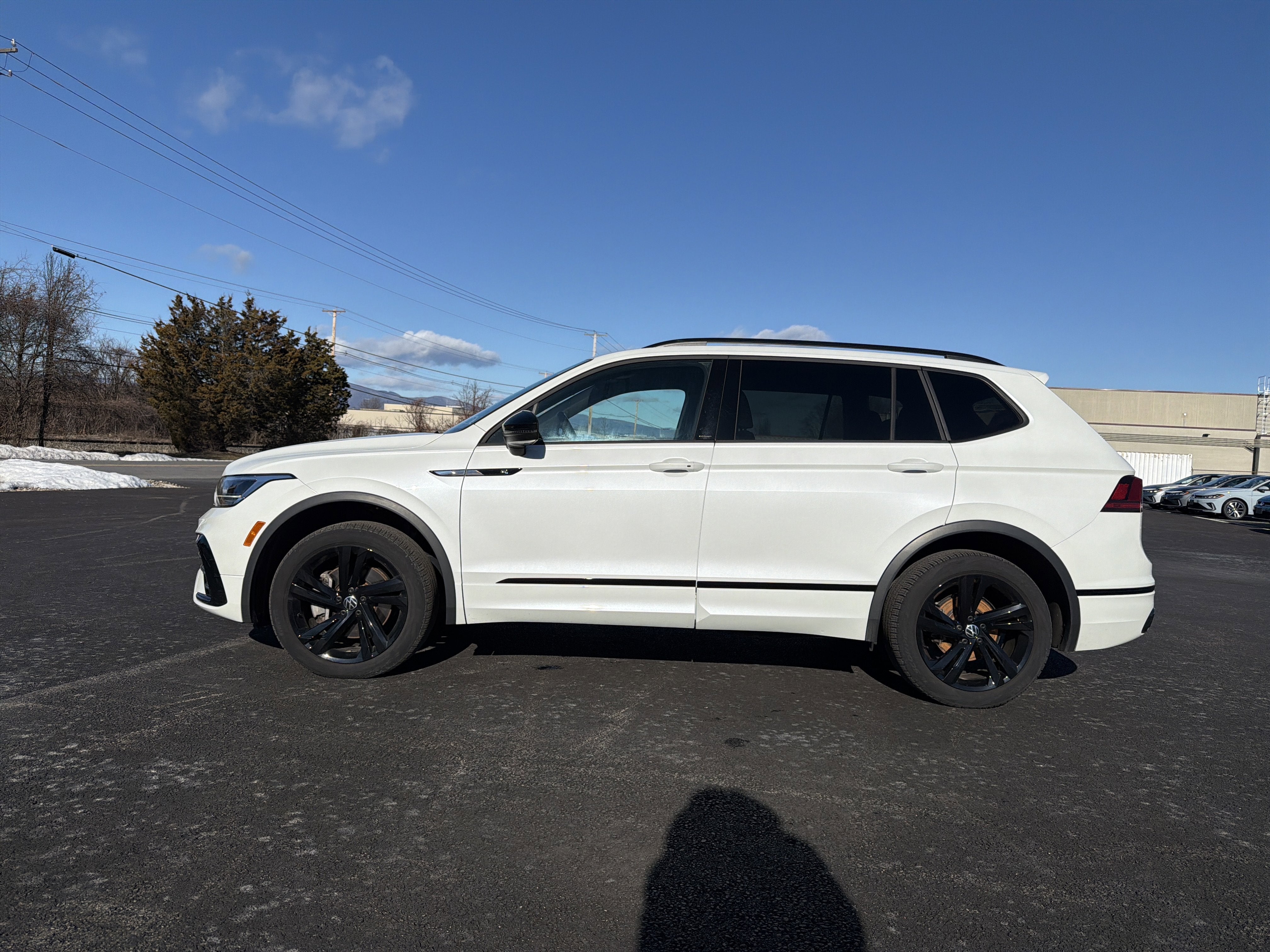2023 Volkswagen Tiguan 2.0T SE R-Line Black