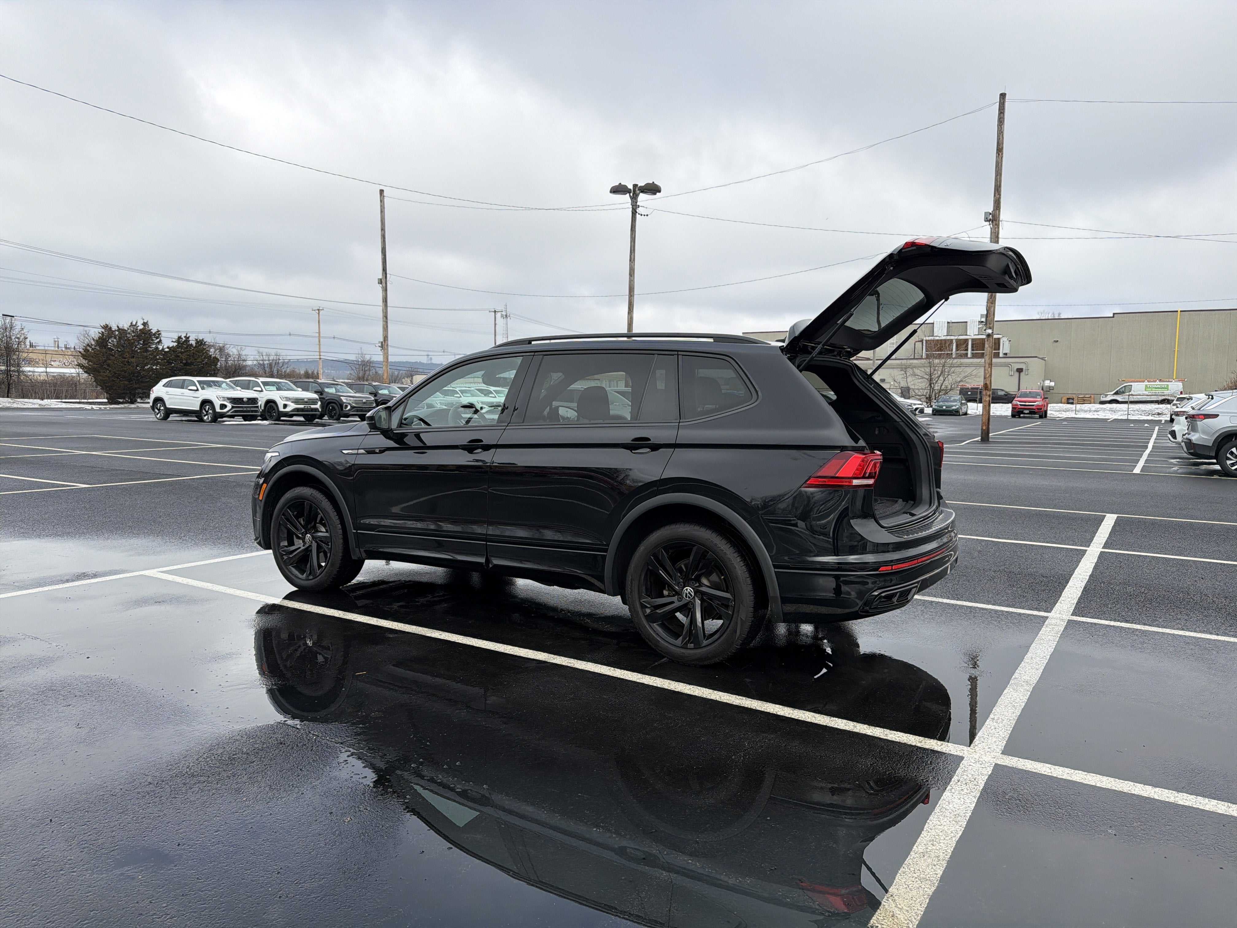 2023 Volkswagen Tiguan 2.0T SE R-Line Black