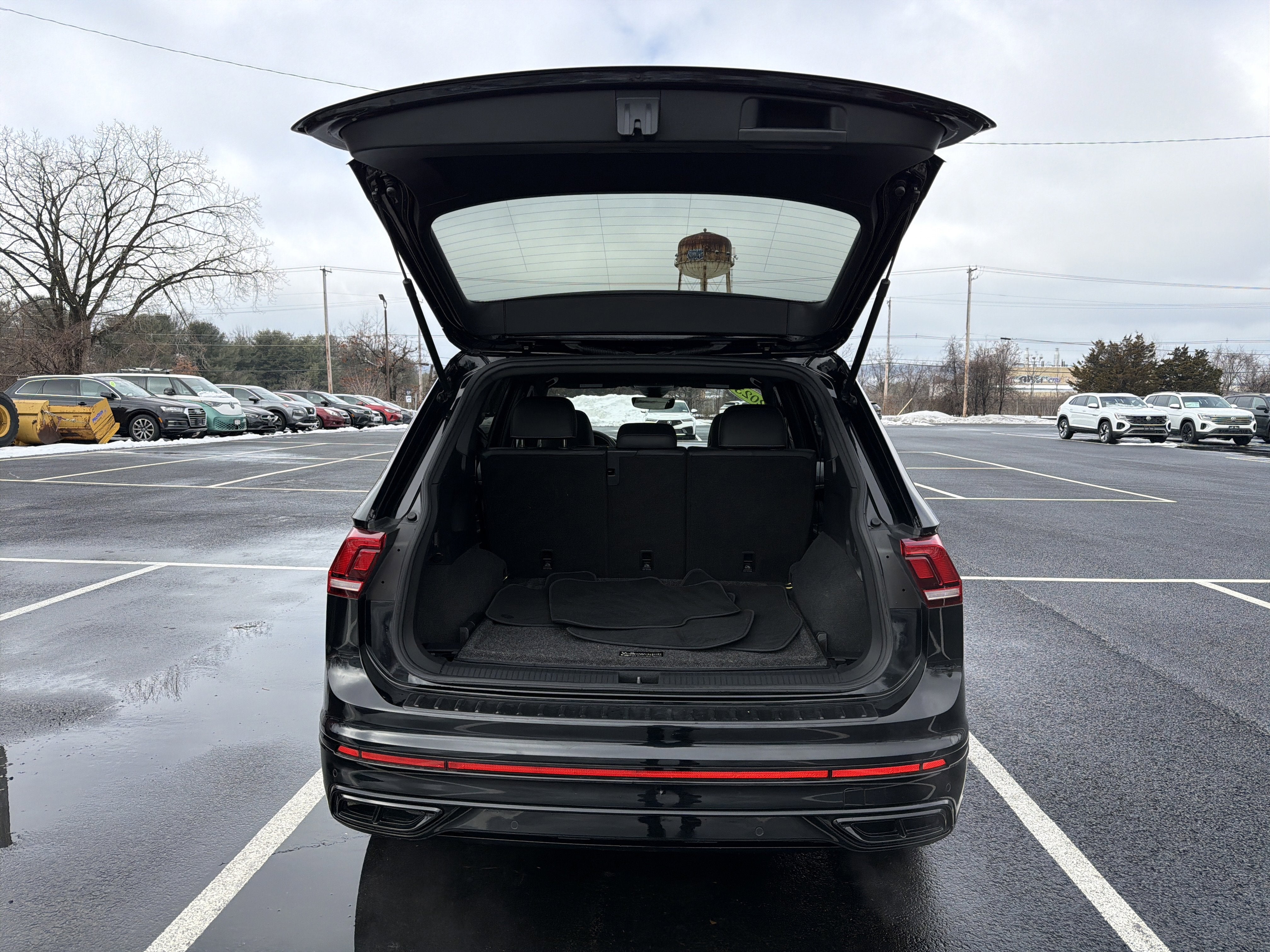 2023 Volkswagen Tiguan 2.0T SE R-Line Black