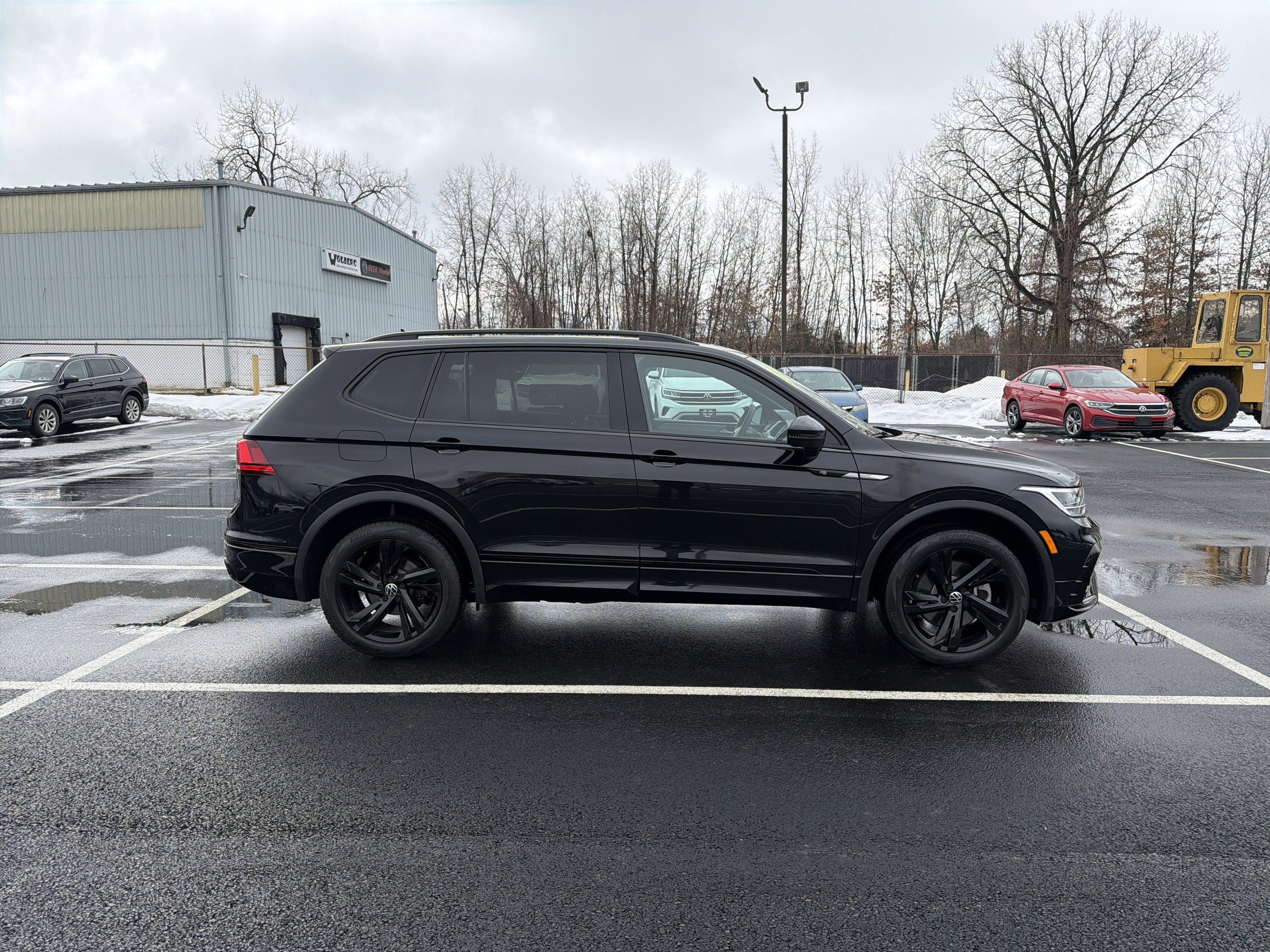 2023 Volkswagen Tiguan 2.0T SE R-Line Black