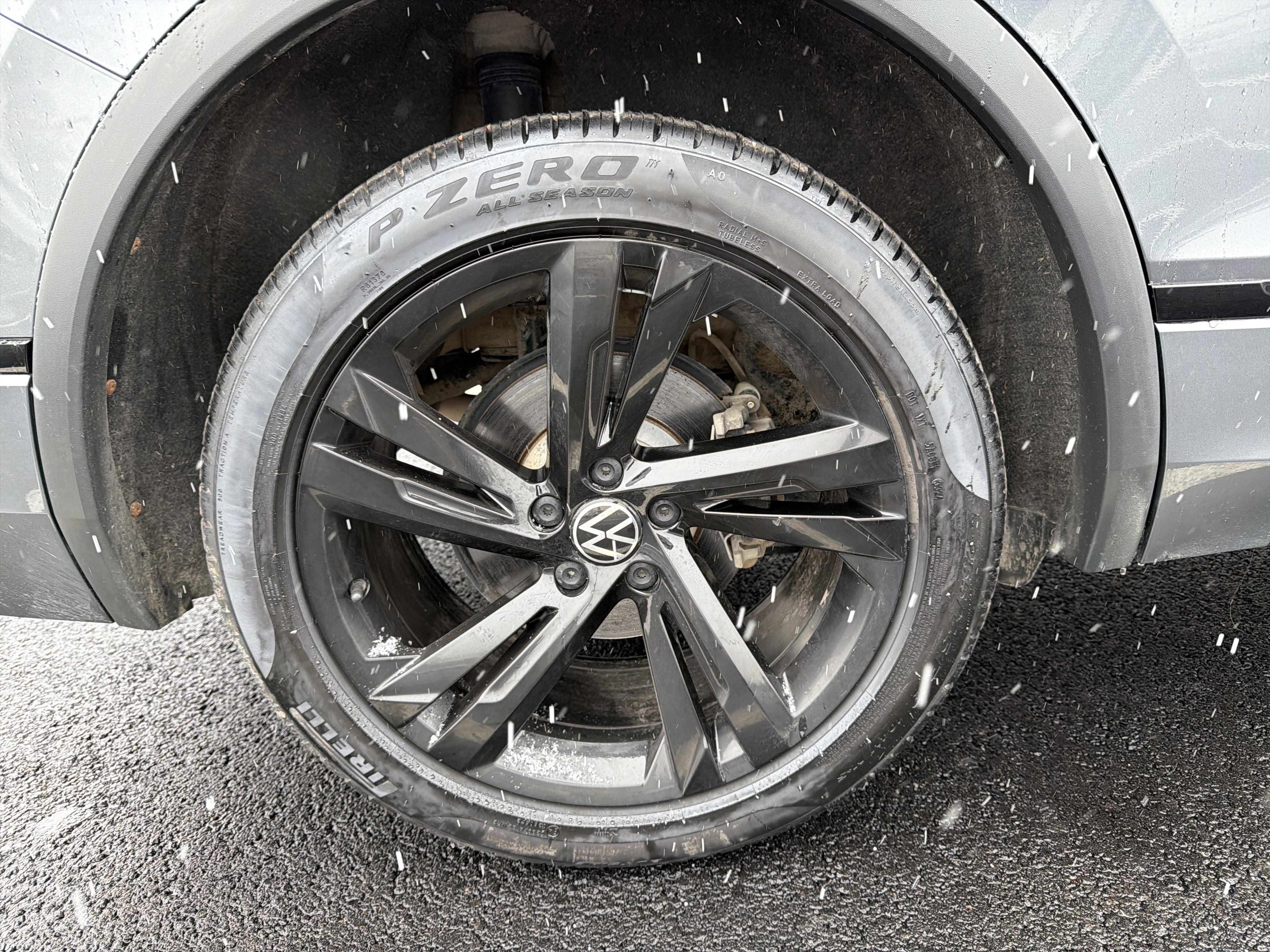 2023 Volkswagen Tiguan 2.0T SE R-Line Black