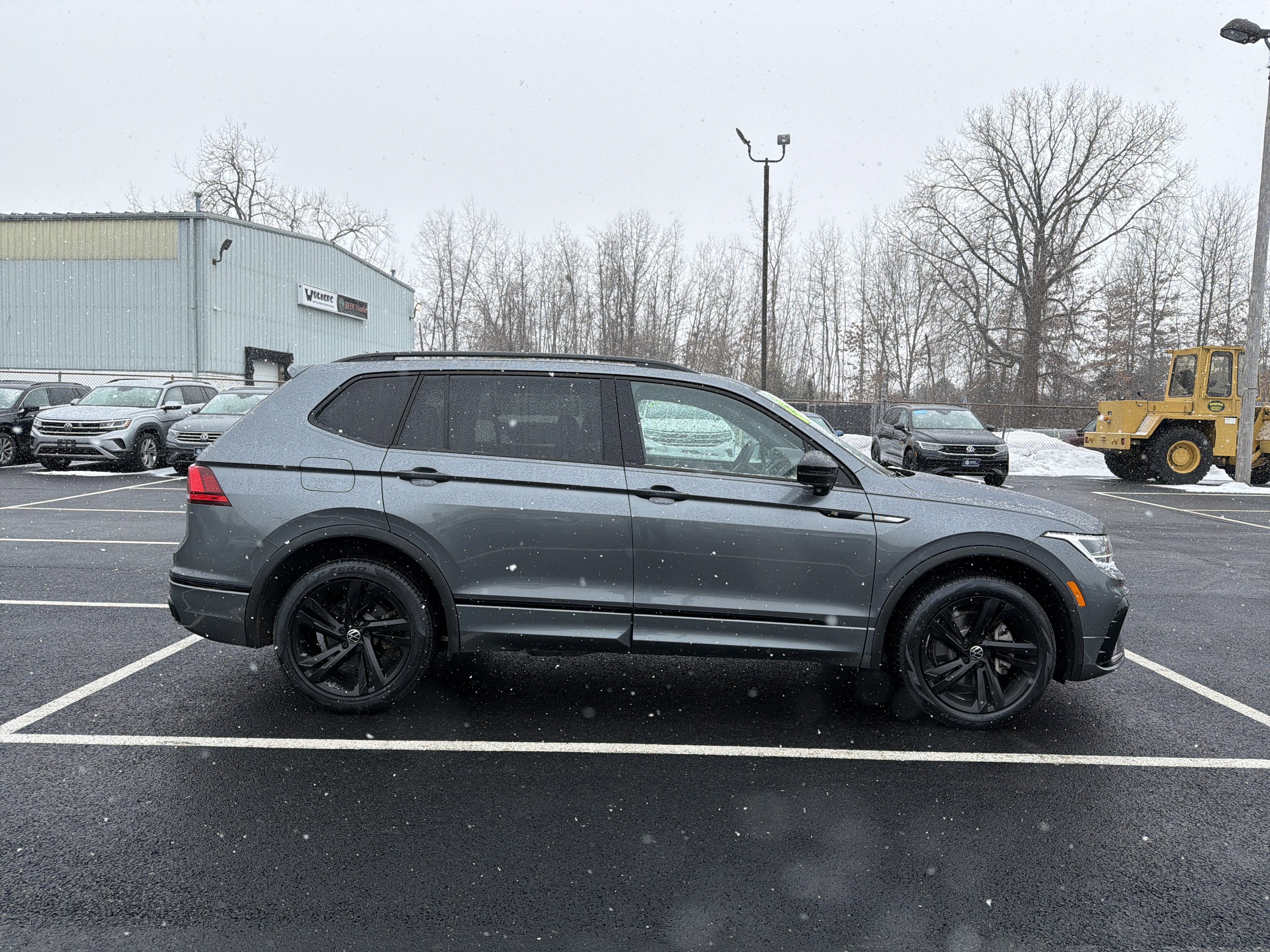 2023 Volkswagen Tiguan 2.0T SE R-Line Black