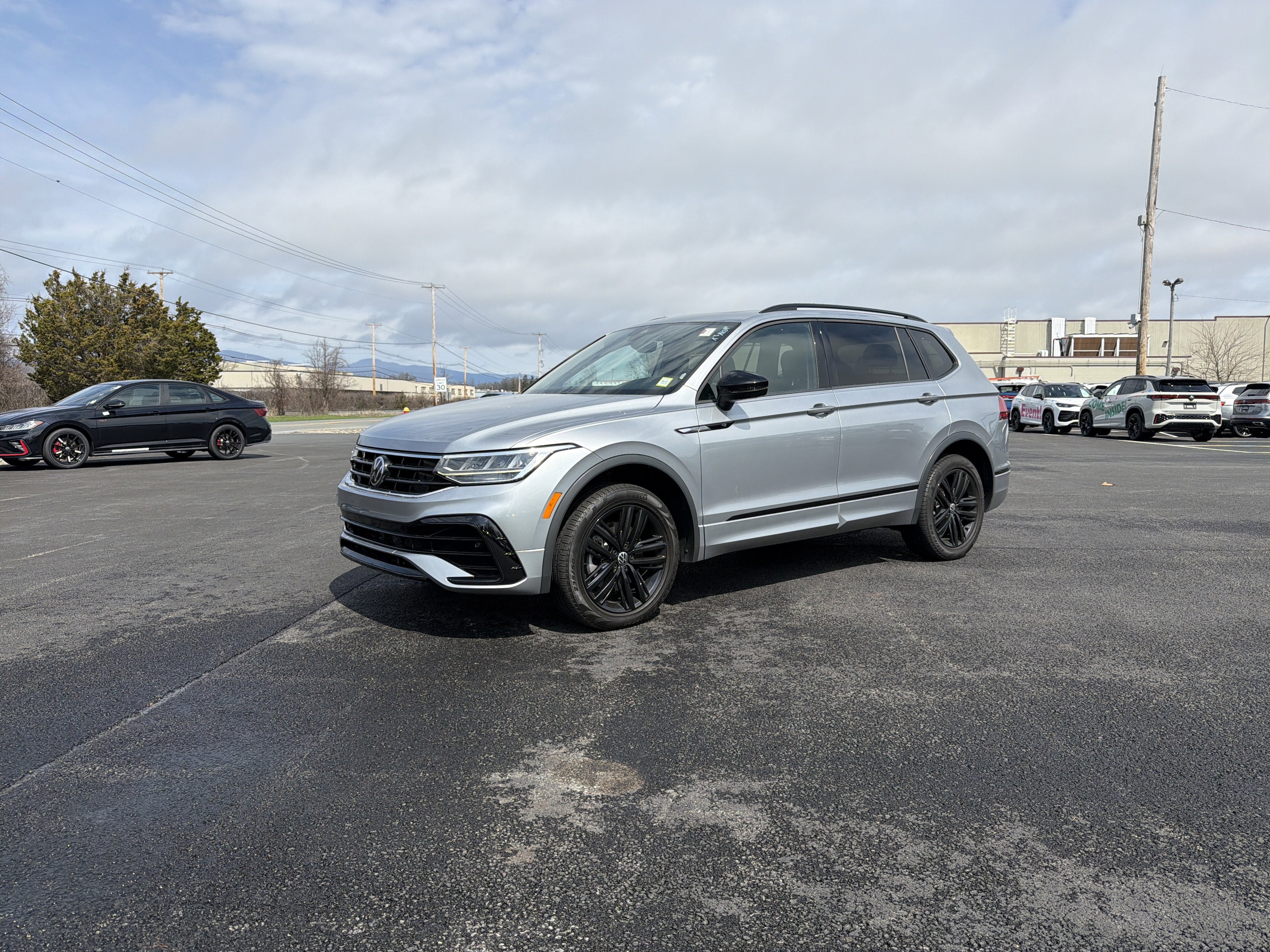 2022 Volkswagen Tiguan SE R-LINE BLACK
