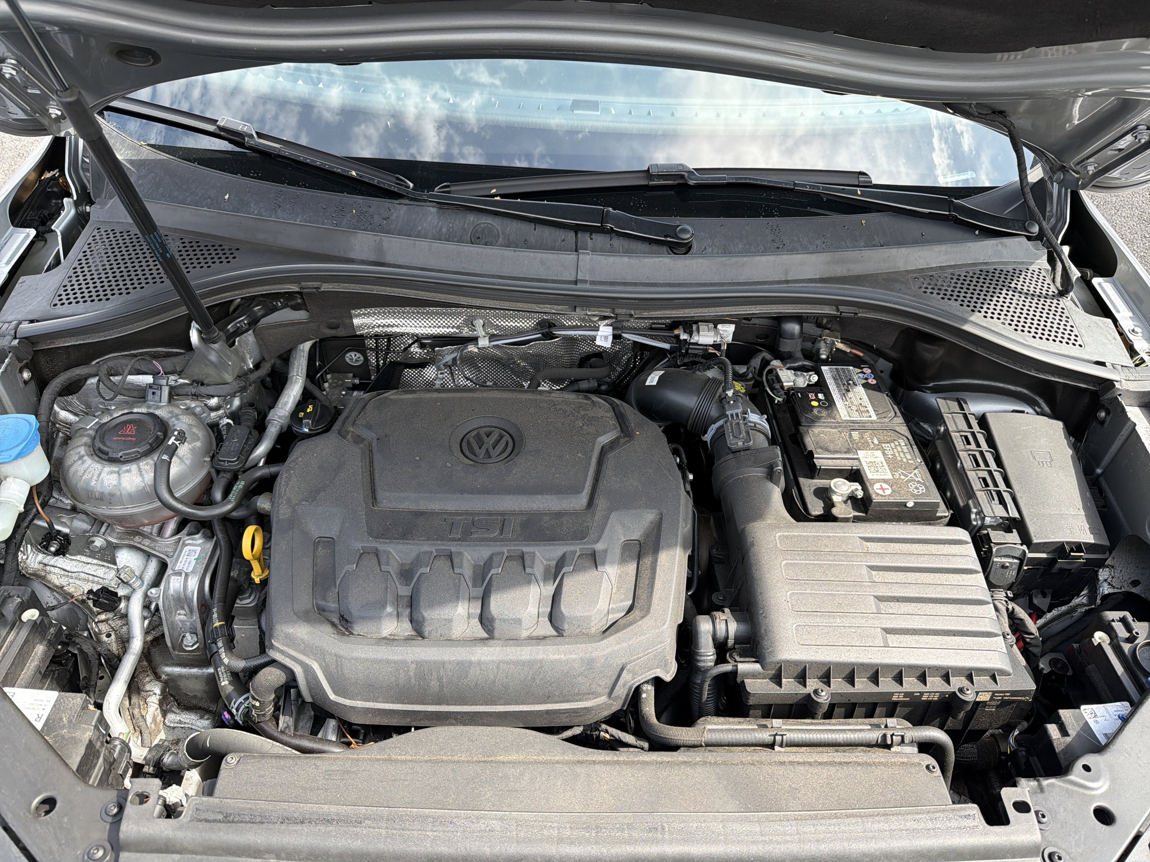 2022 Volkswagen Tiguan 2.0T SE R-Line Black