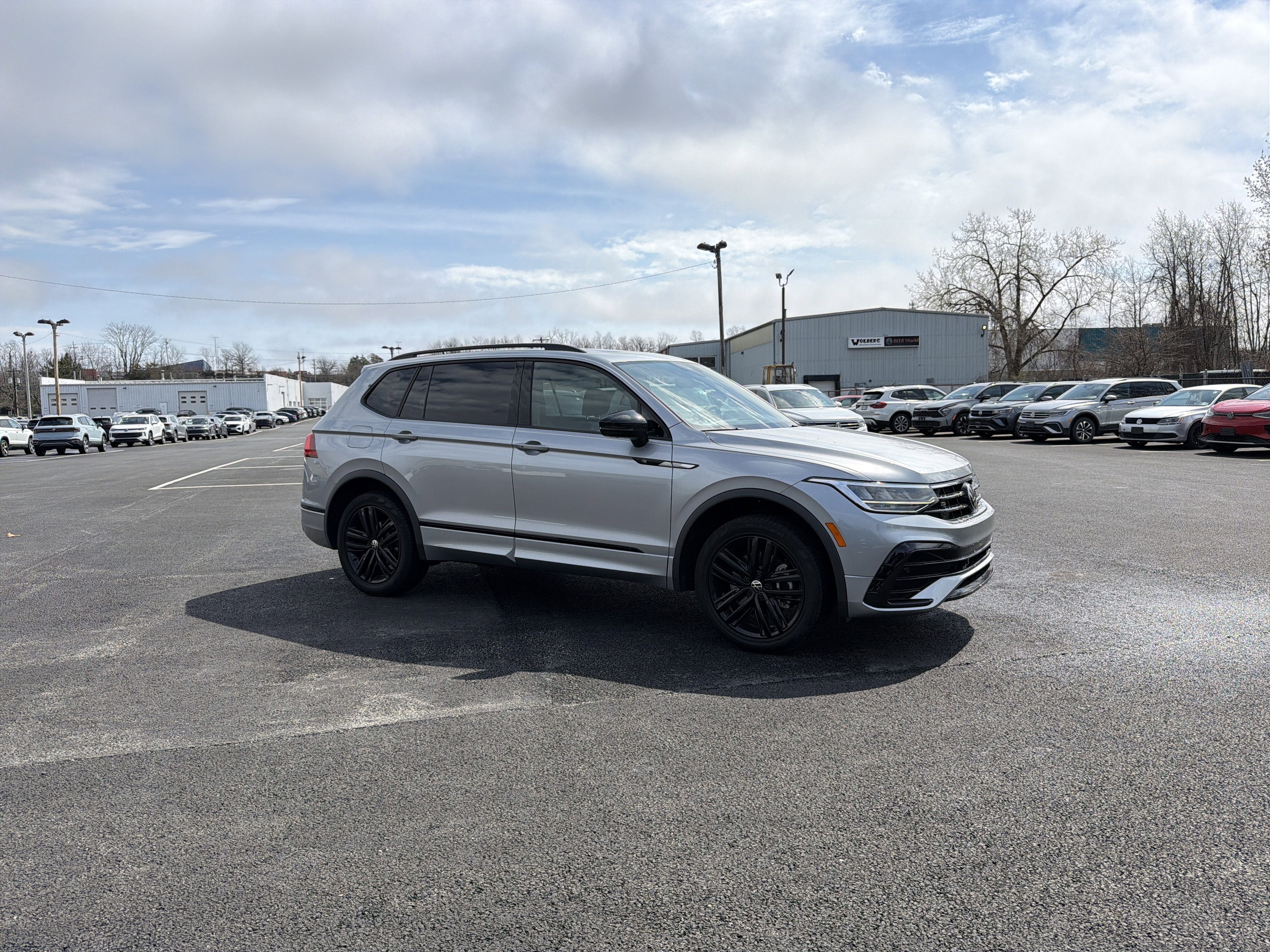 2022 Volkswagen Tiguan 2.0T SE R-Line Black
