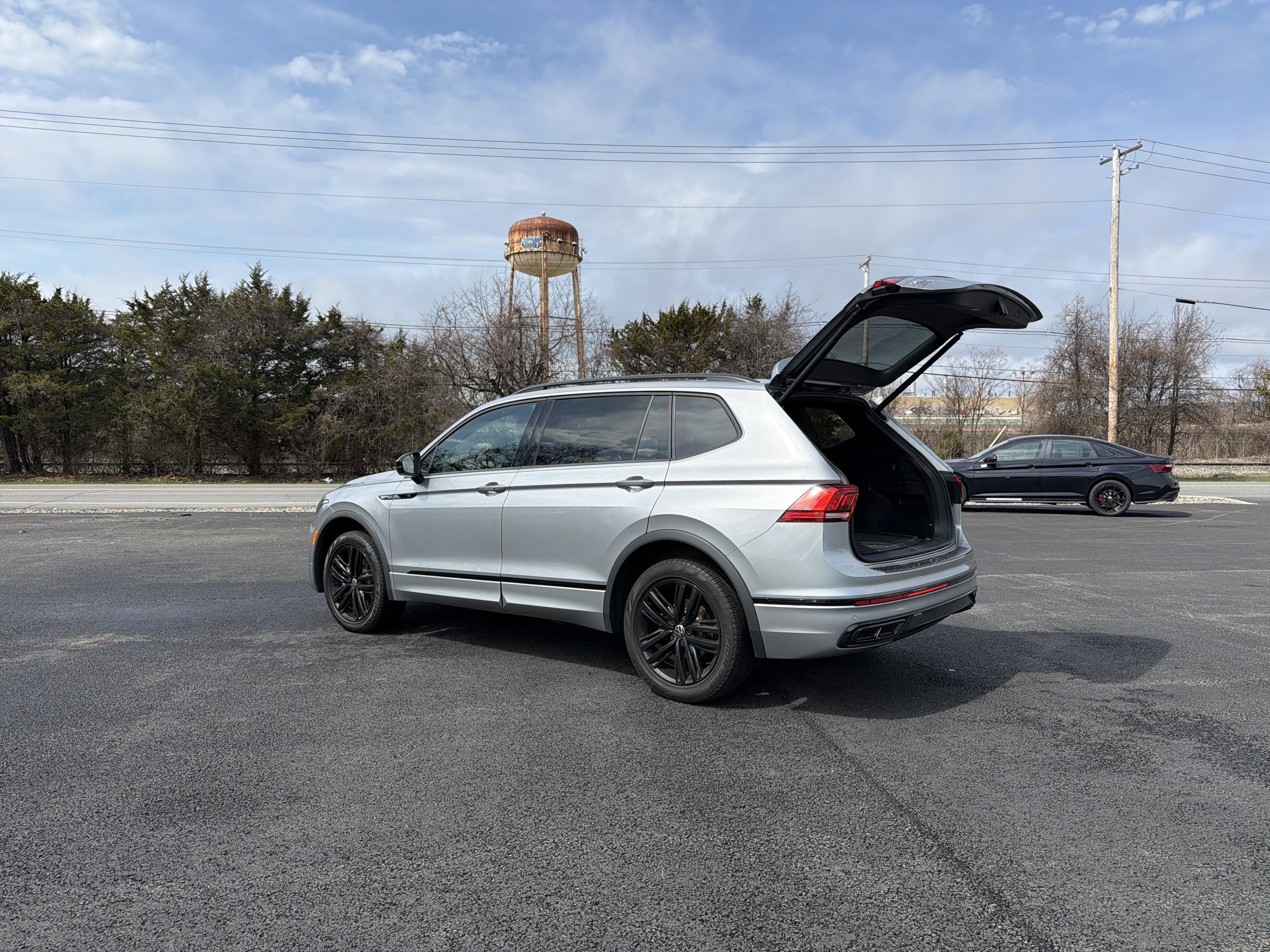 2022 Volkswagen Tiguan 2.0T SE R-Line Black