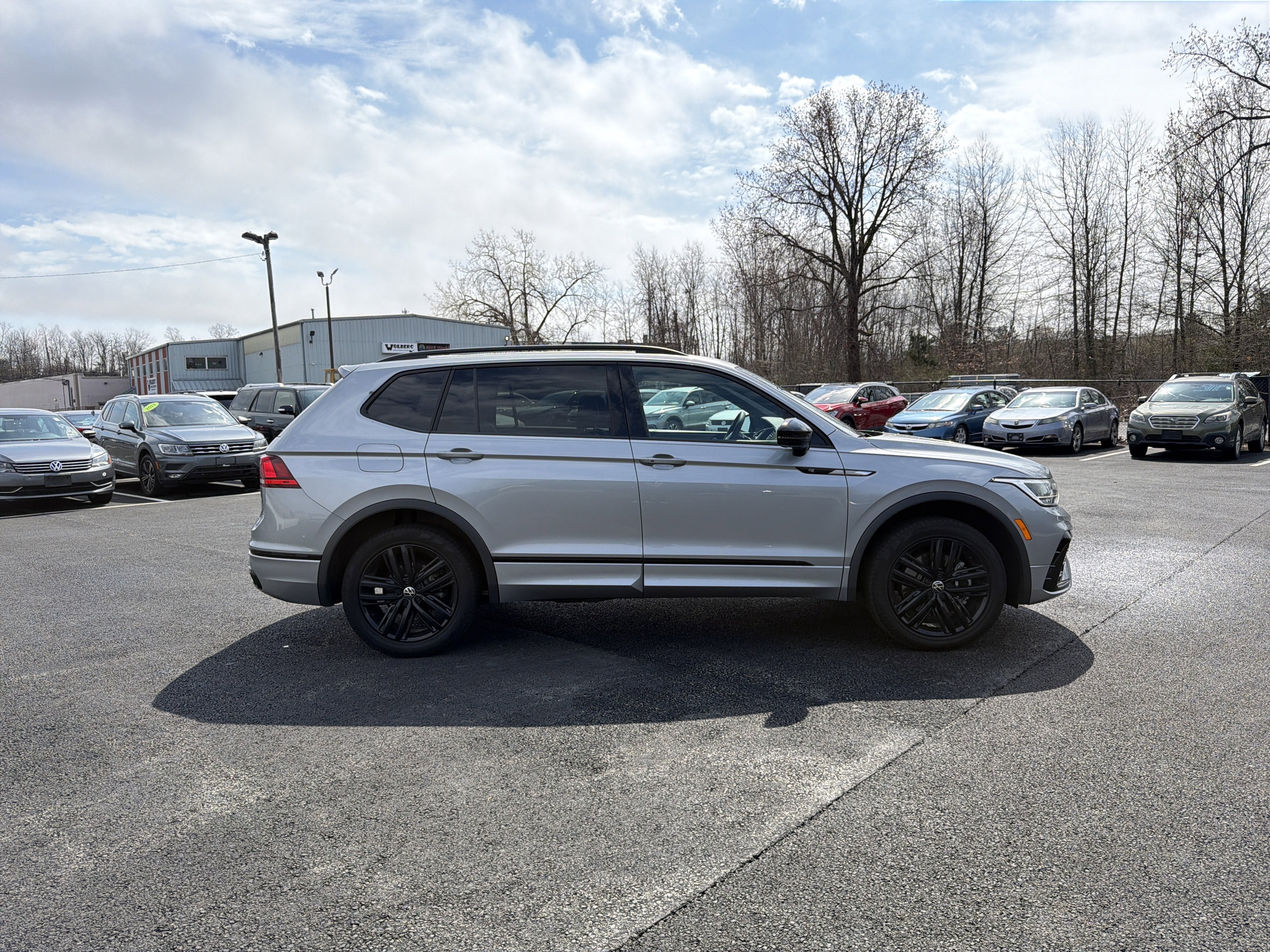 2022 Volkswagen Tiguan 2.0T SE R-Line Black