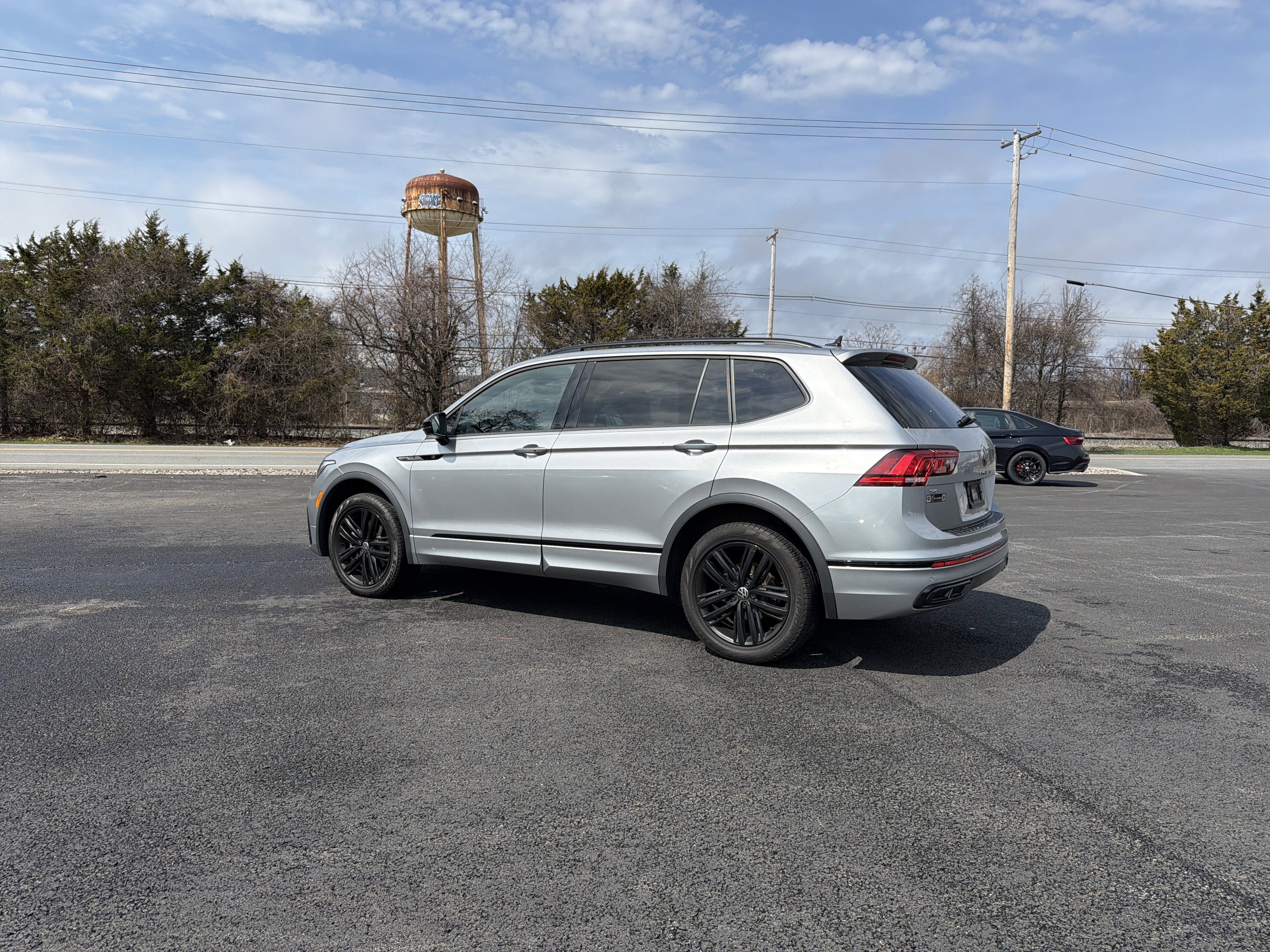 2022 Volkswagen Tiguan 2.0T SE R-Line Black