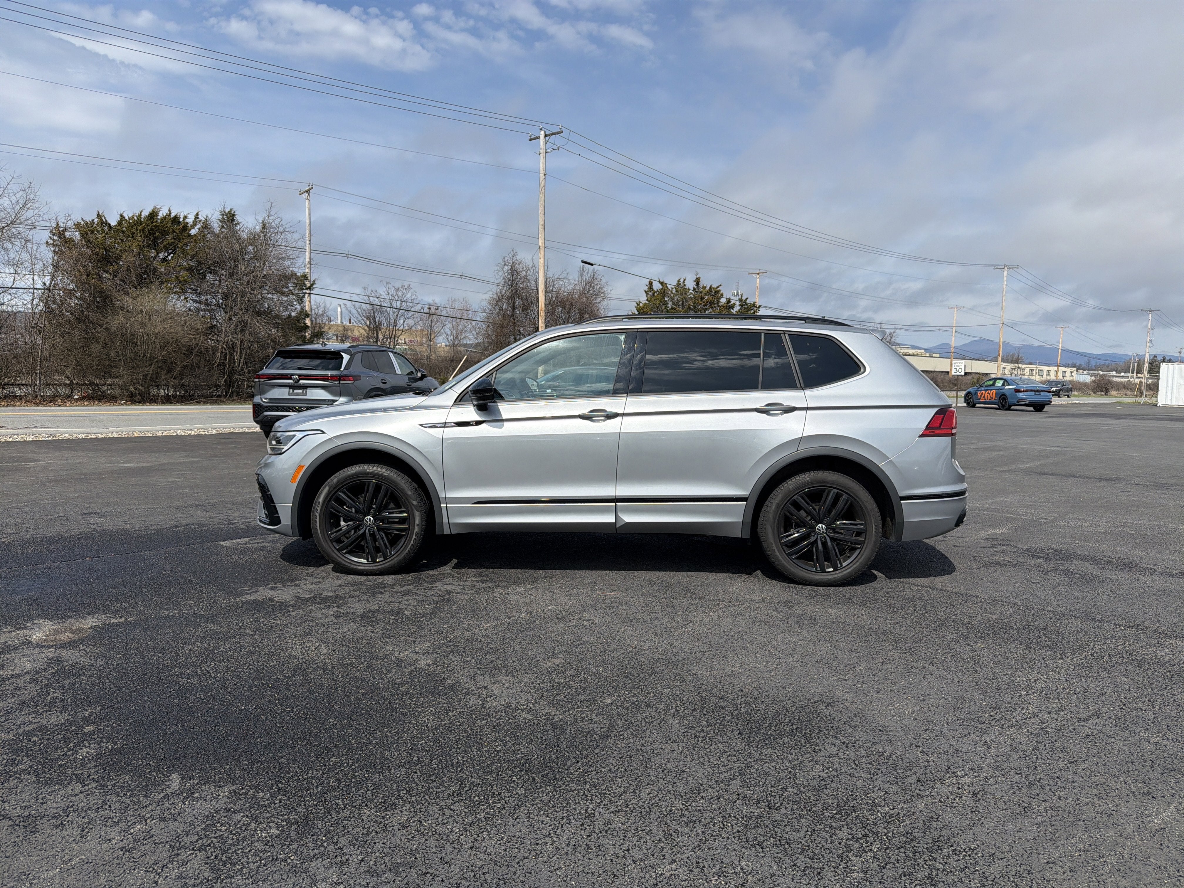 2022 Volkswagen Tiguan 2.0T SE R-Line Black