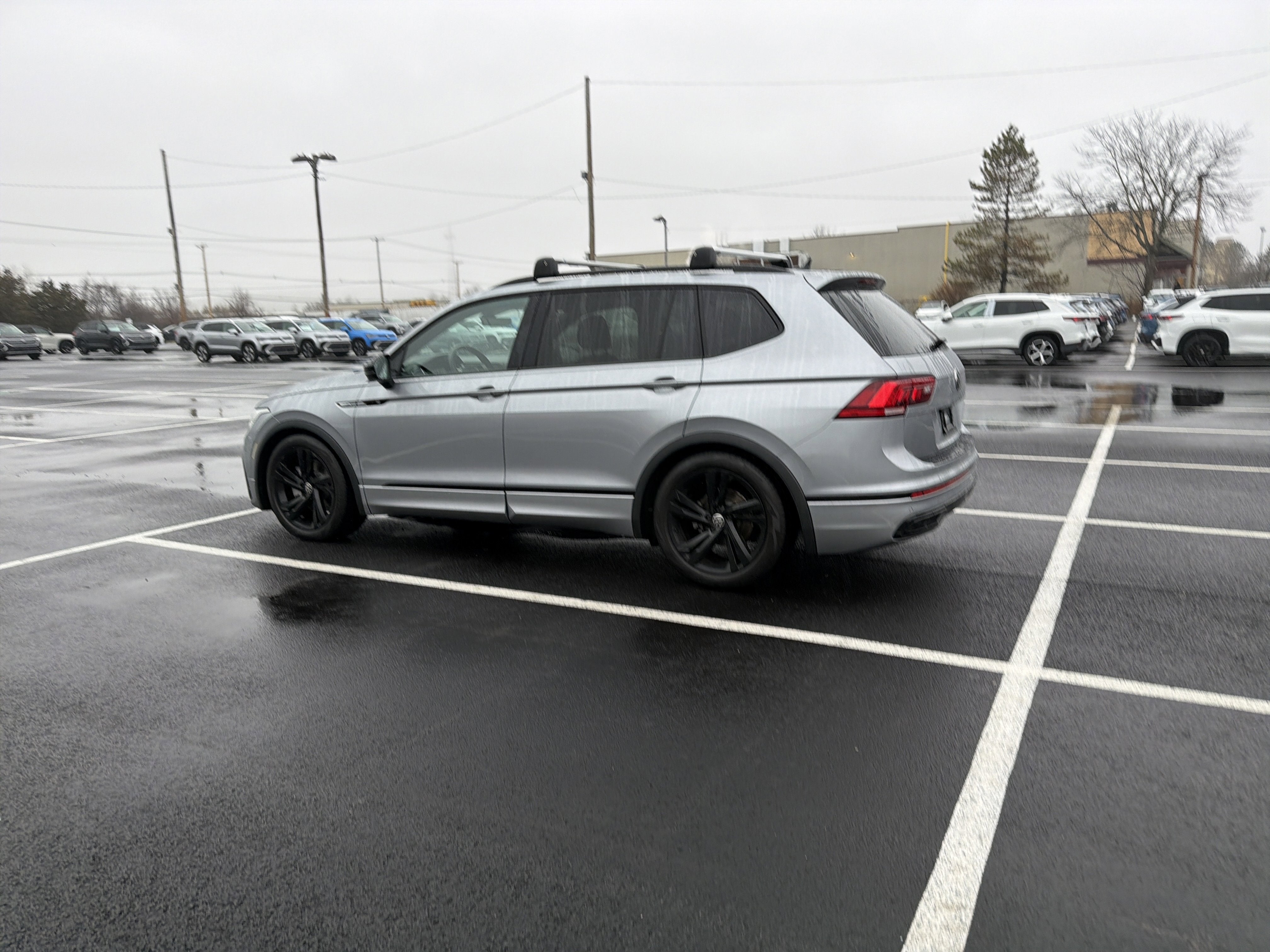 2024 Volkswagen Tiguan 2.0T SE R-Line Black