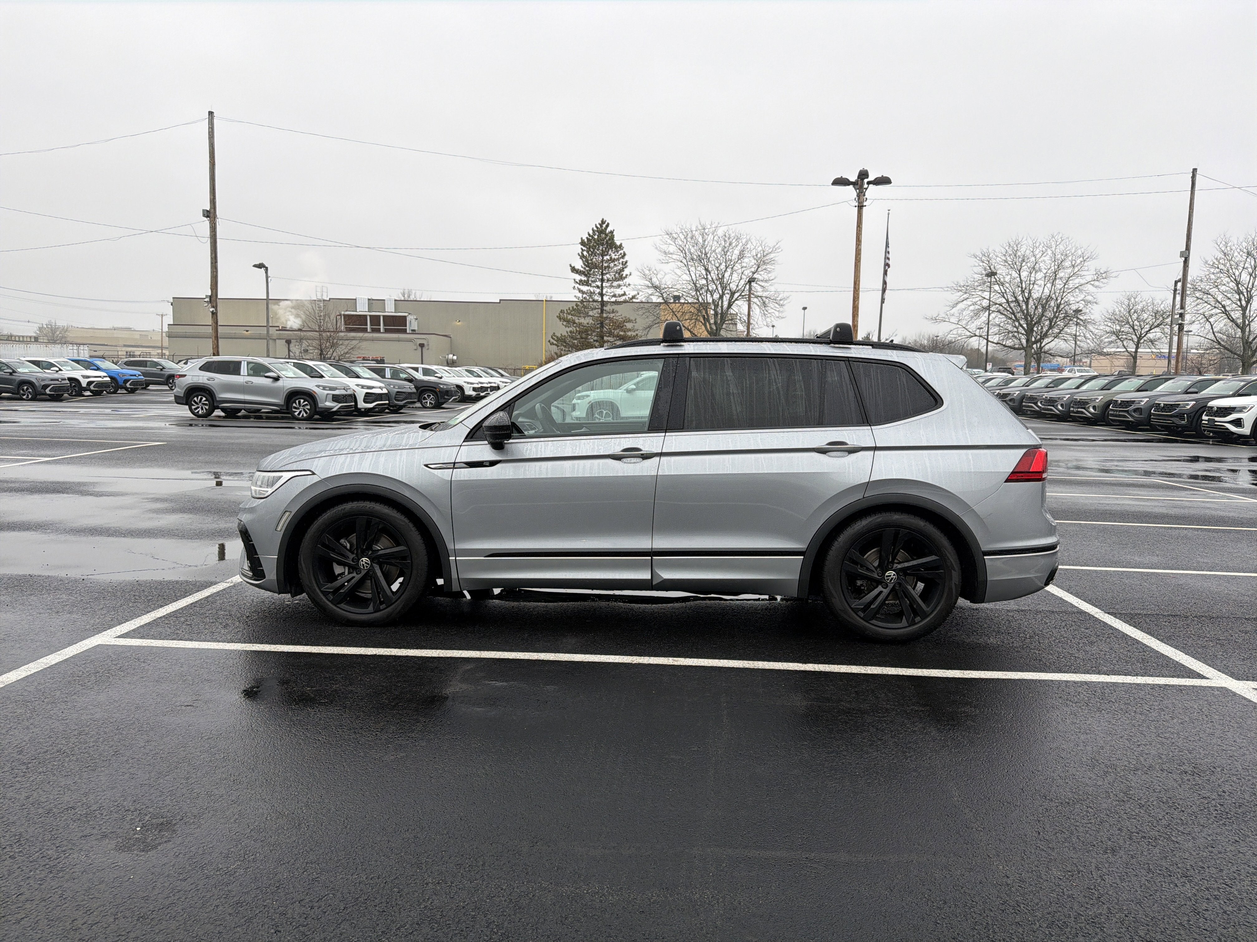 2024 Volkswagen Tiguan 2.0T SE R-Line Black