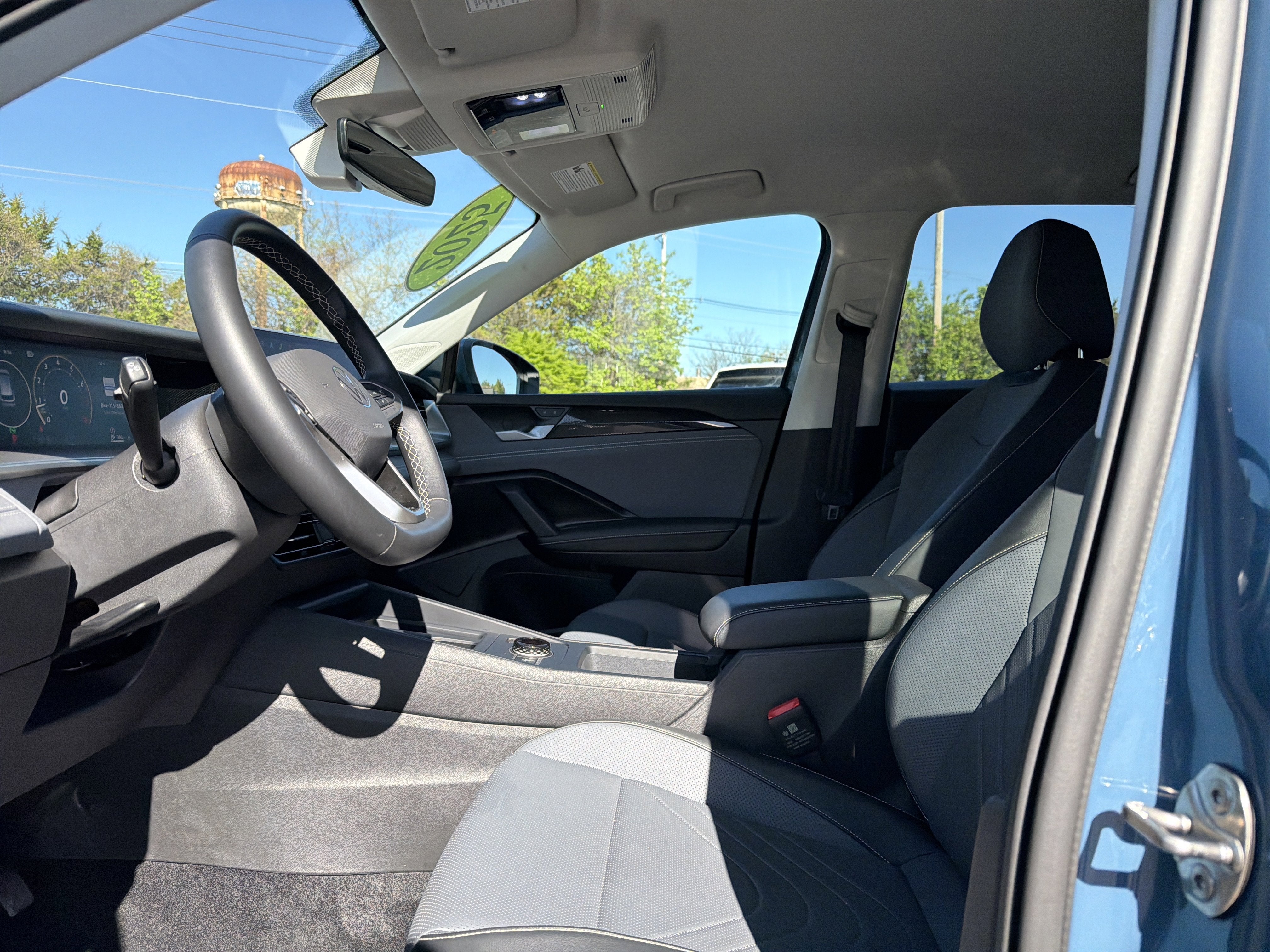 2025 Volkswagen Tiguan 2.0T SE