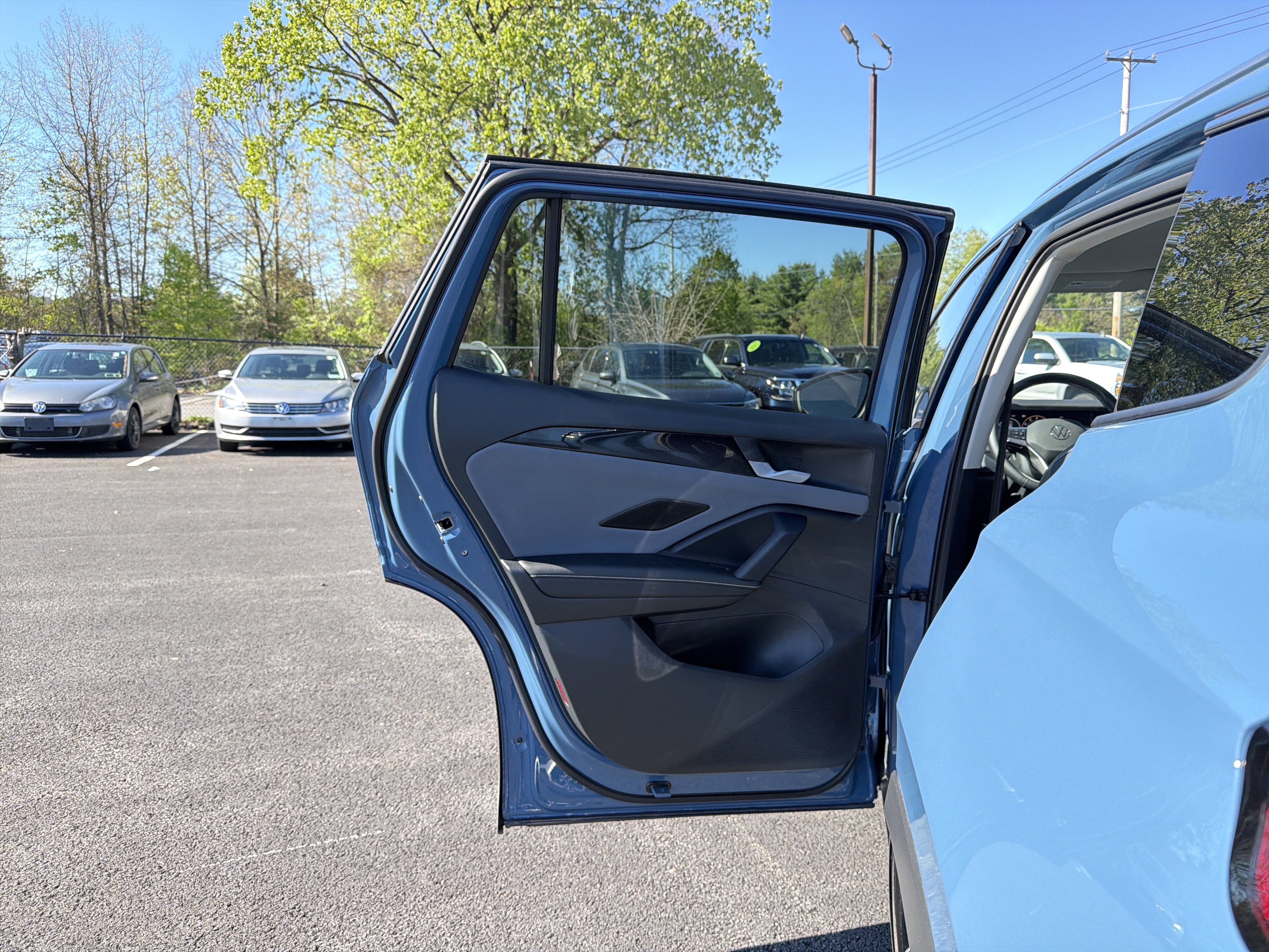 2025 Volkswagen Tiguan 2.0T SE