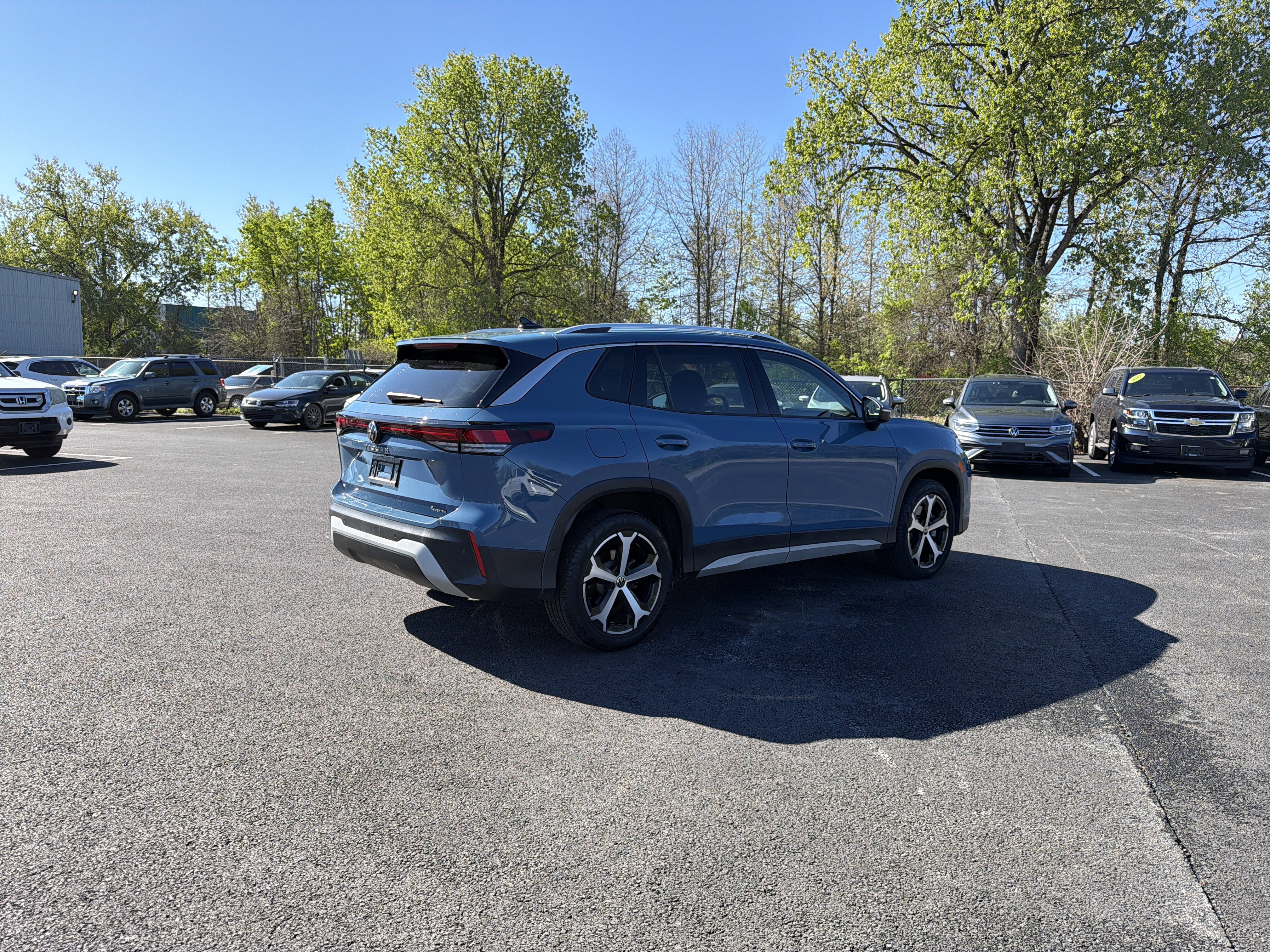 2025 Volkswagen Tiguan 2.0T SE