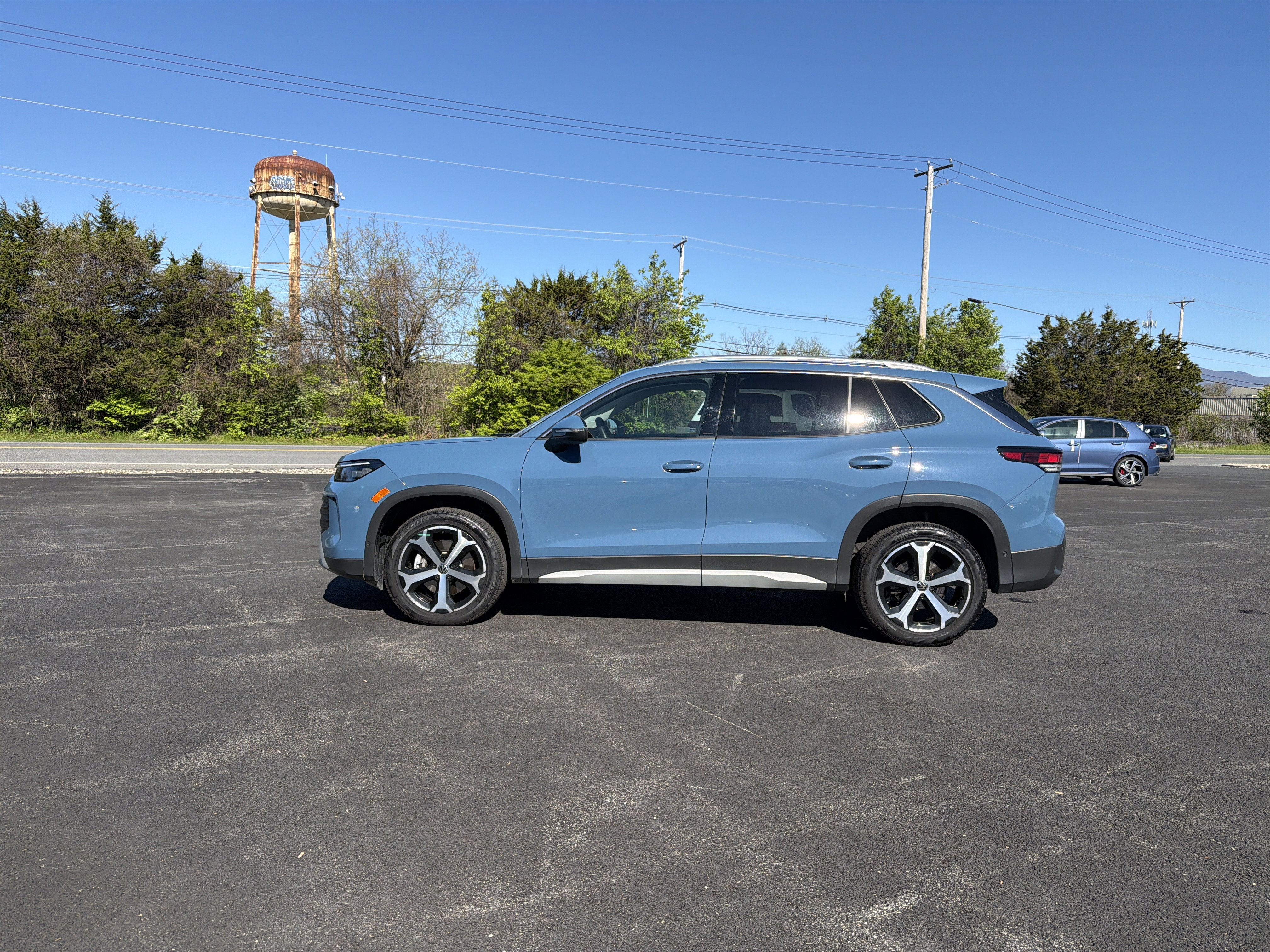 2025 Volkswagen Tiguan 2.0T SE