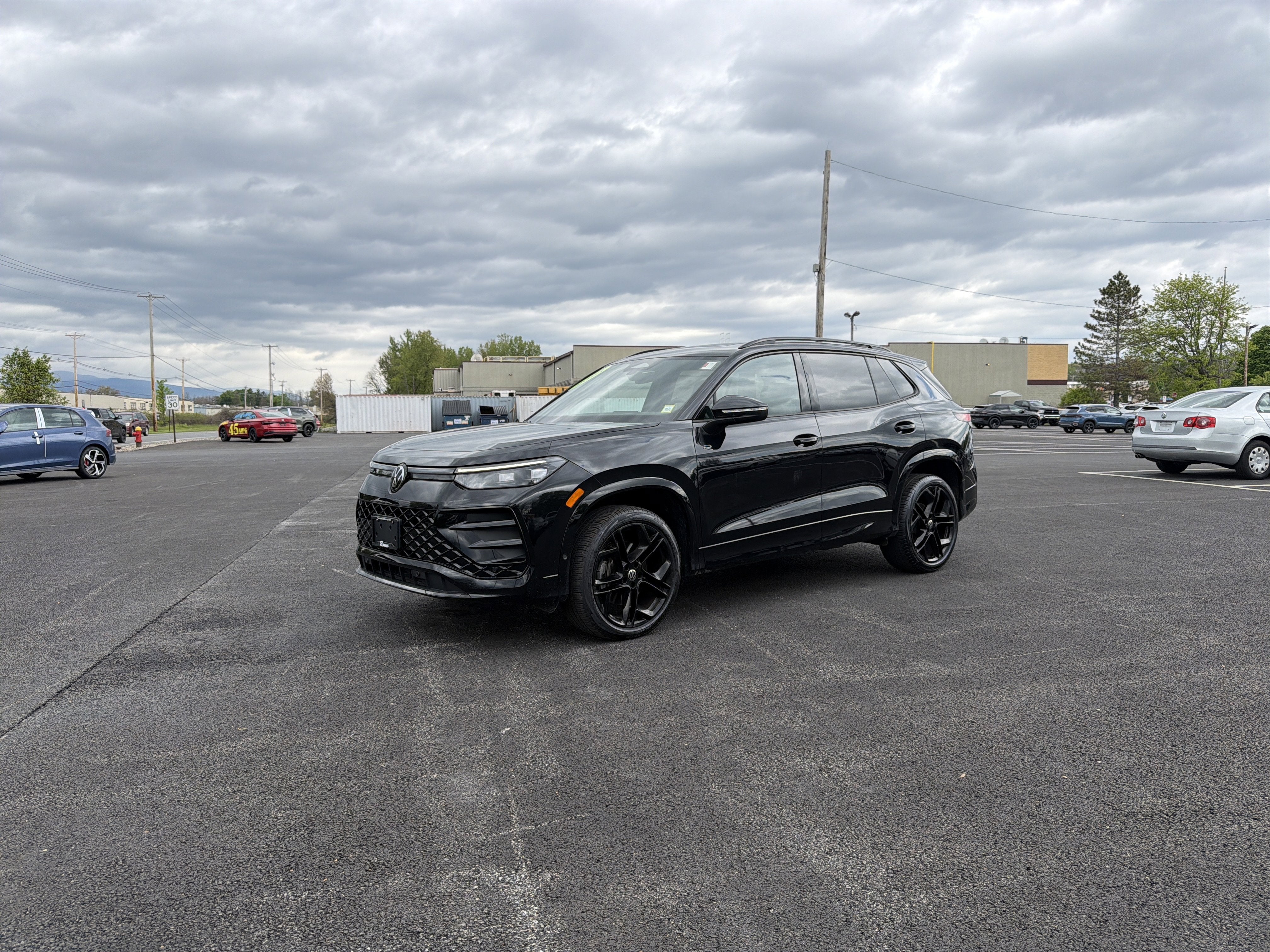 2025 Volkswagen Tiguan 2.0T SE R-Line Black