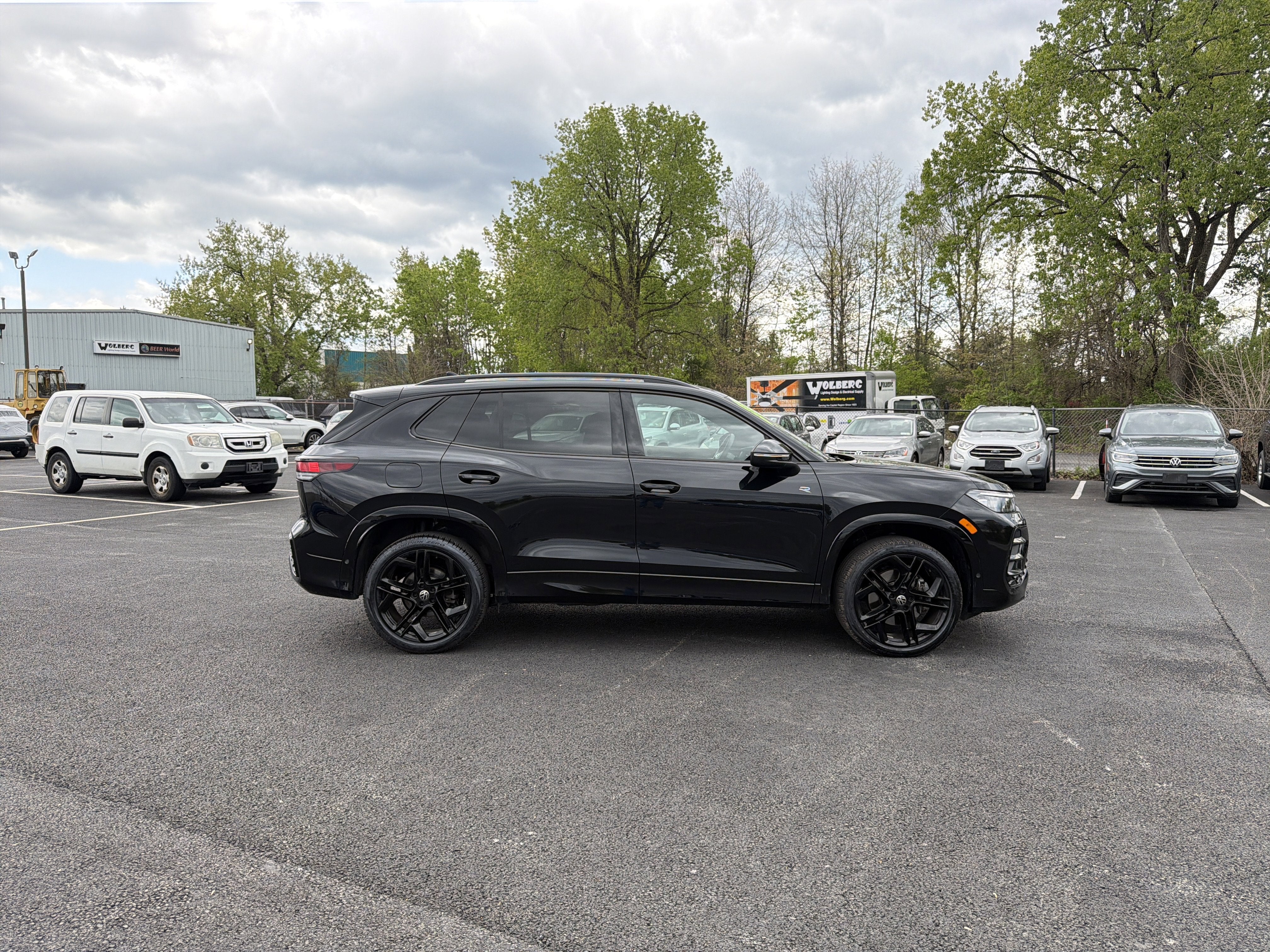 2025 Volkswagen Tiguan 2.0T SE R-Line Black