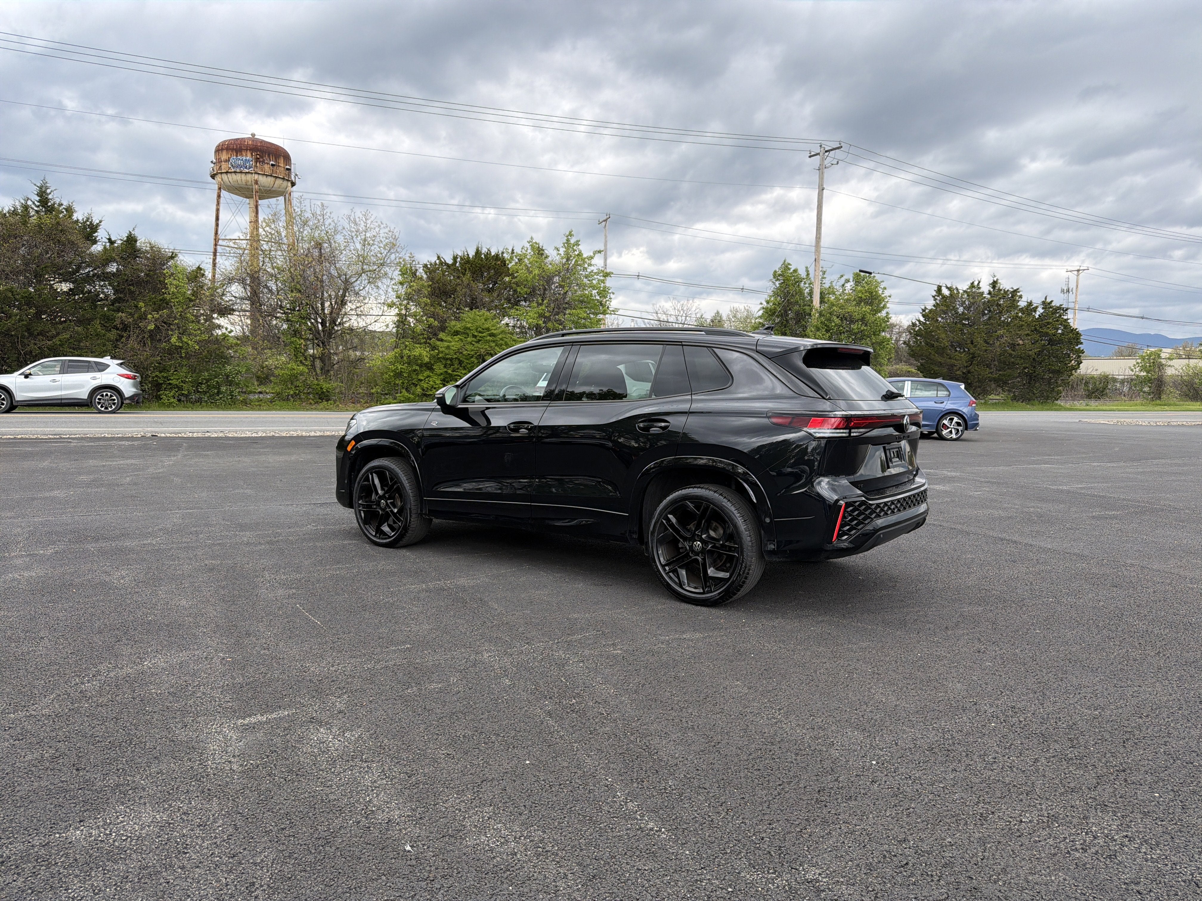 2025 Volkswagen Tiguan 2.0T SE R-Line Black