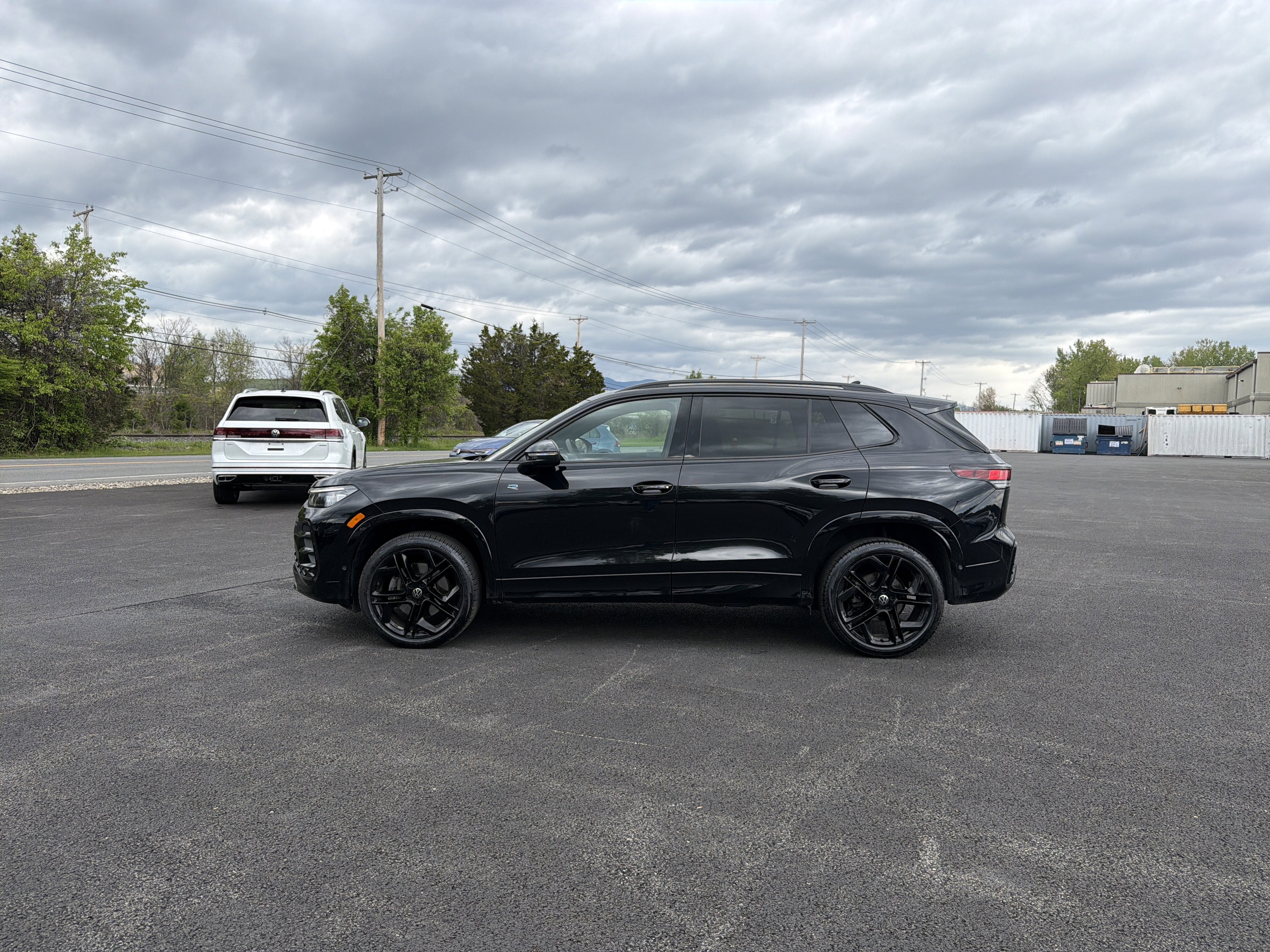 2025 Volkswagen Tiguan 2.0T SE R-Line Black