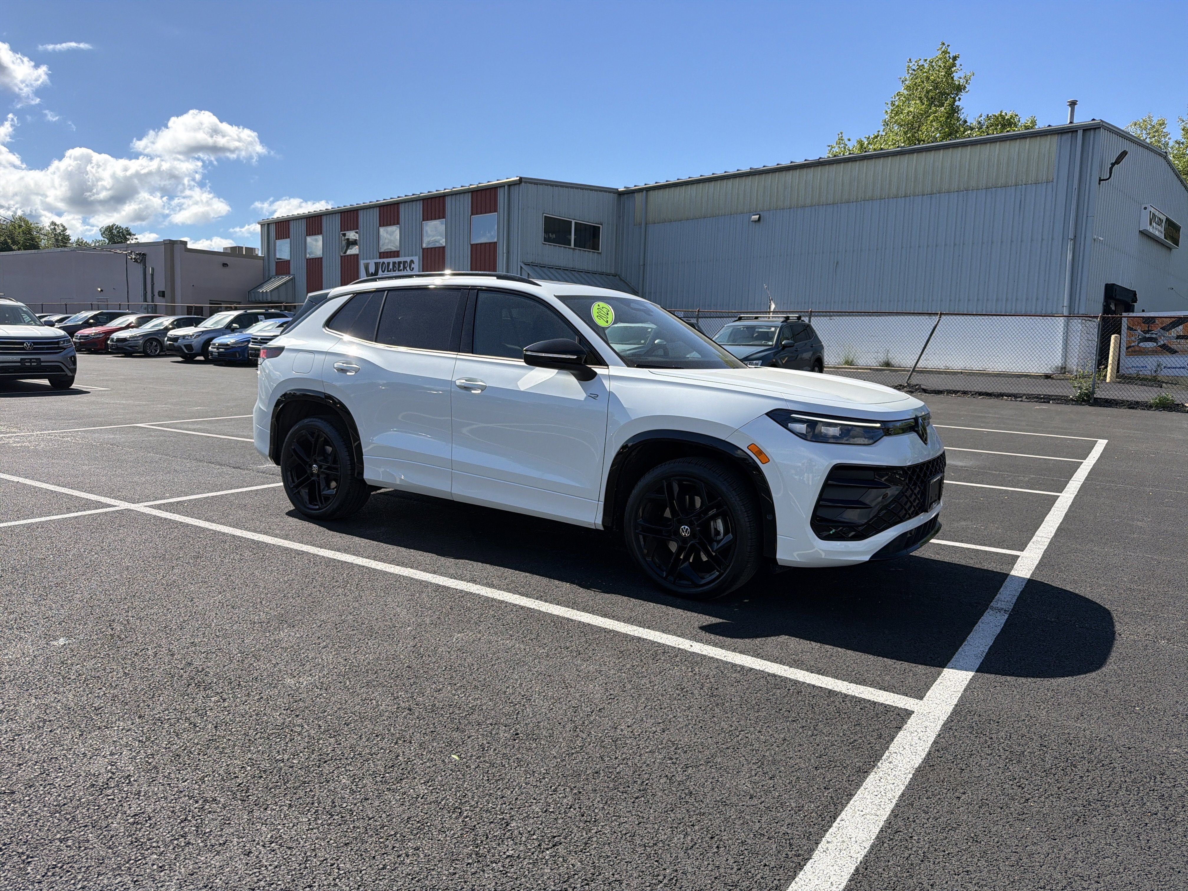 2025 Volkswagen Tiguan 2.0T SE R-Line Black