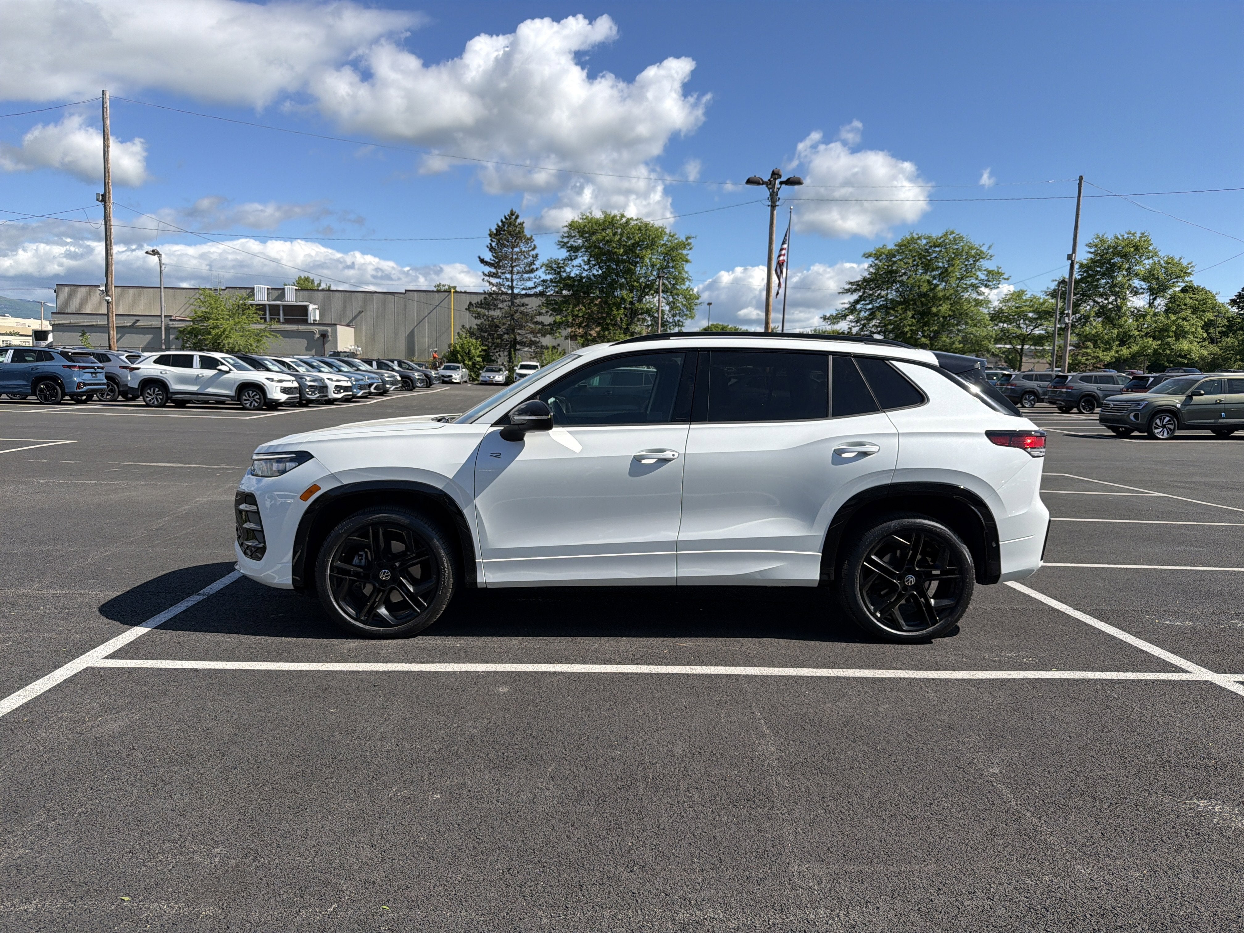 2025 Volkswagen Tiguan 2.0T SE R-Line Black