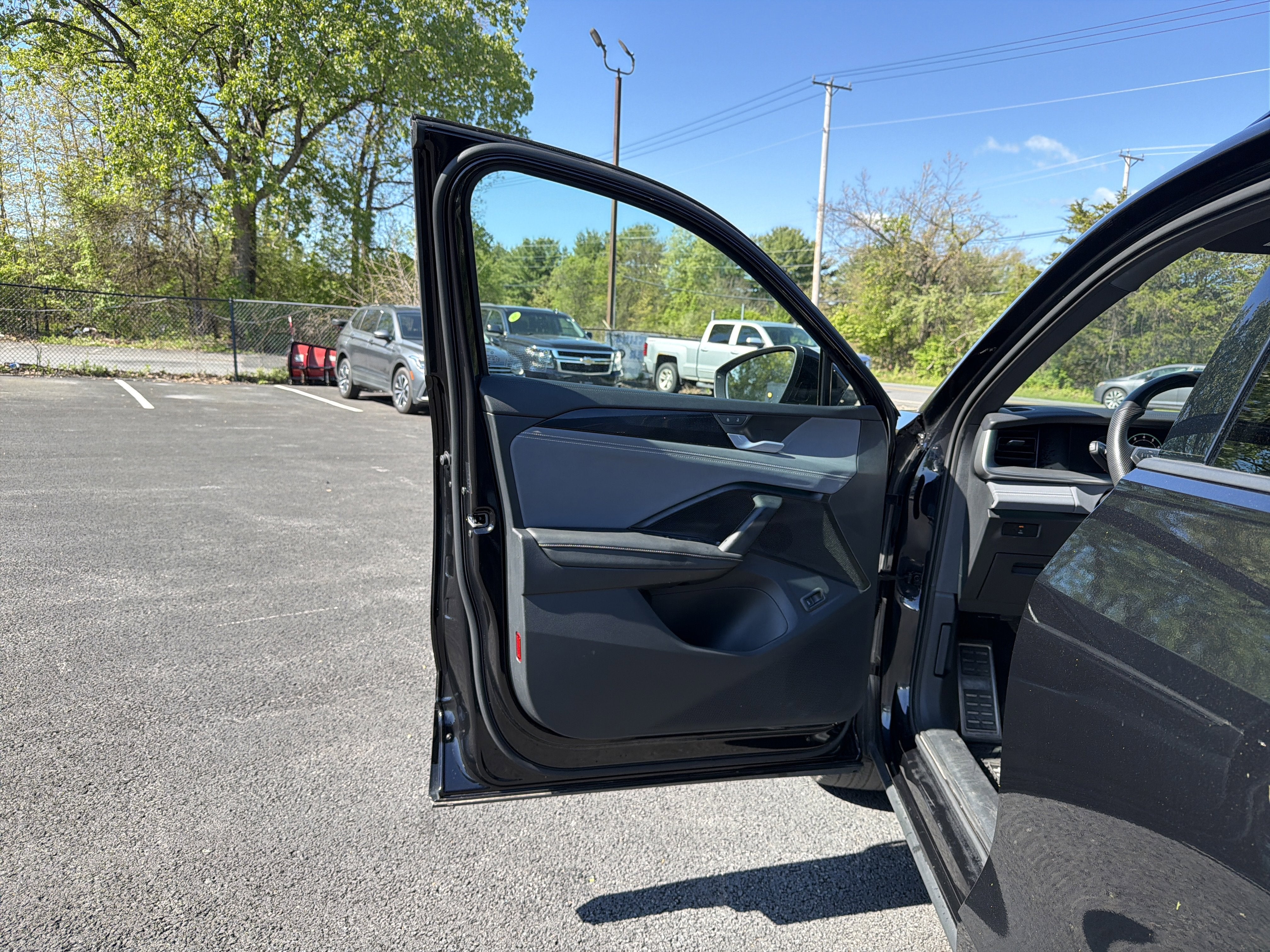 2025 Volkswagen Tiguan 2.0T SE R-Line Black