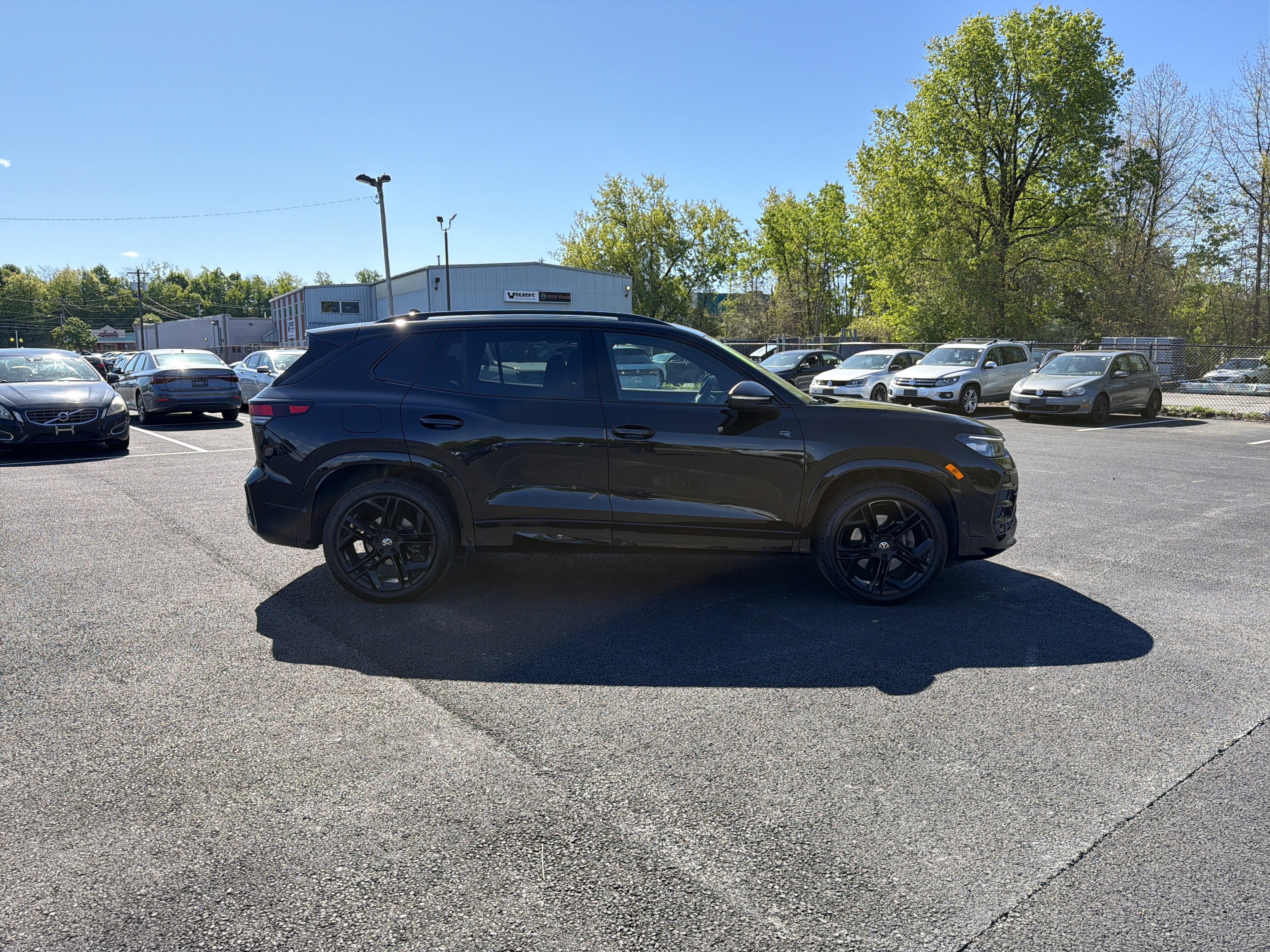 2025 Volkswagen Tiguan 2.0T SE R-Line Black