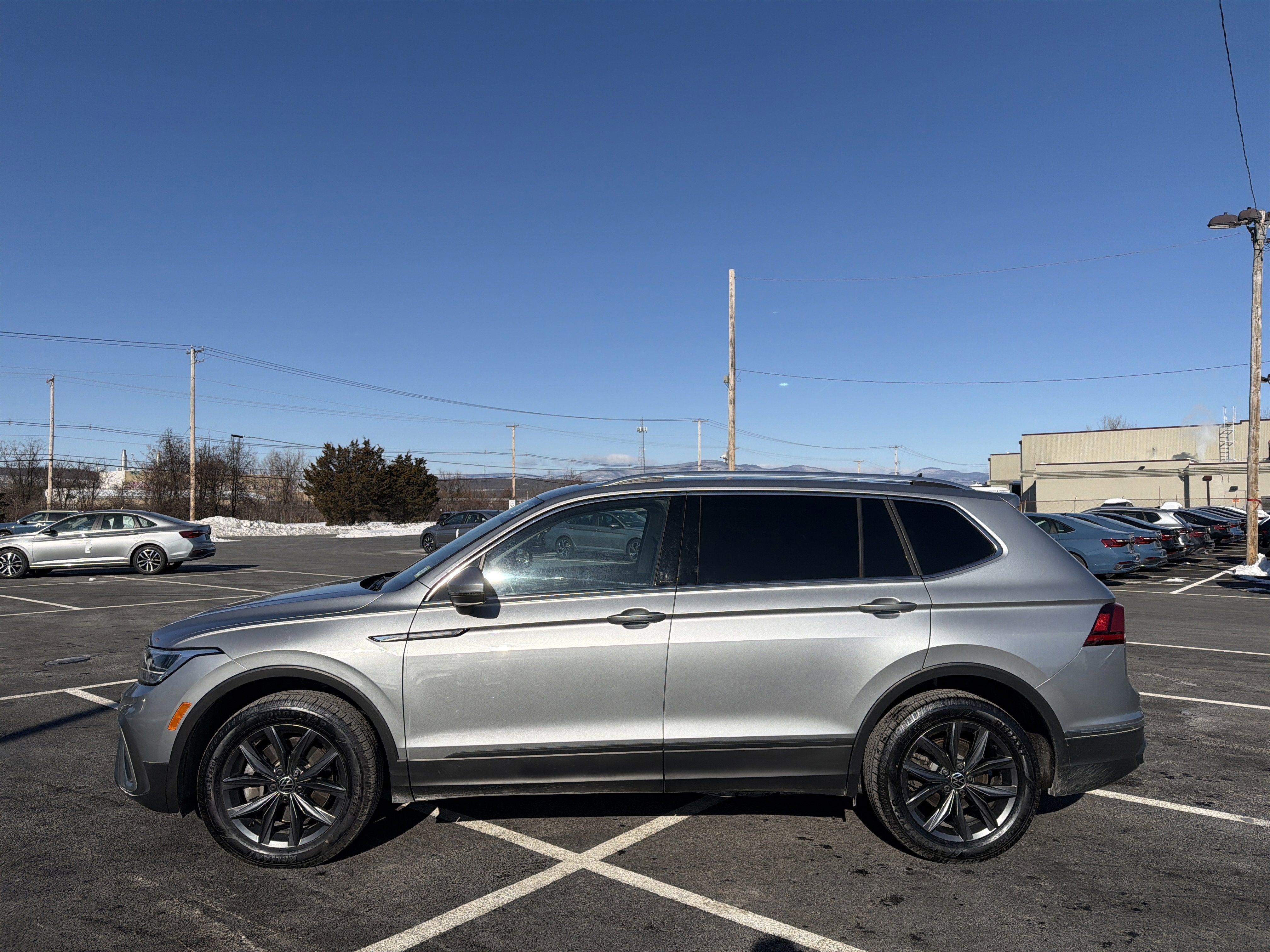 2023 Volkswagen Tiguan 2.0T SE