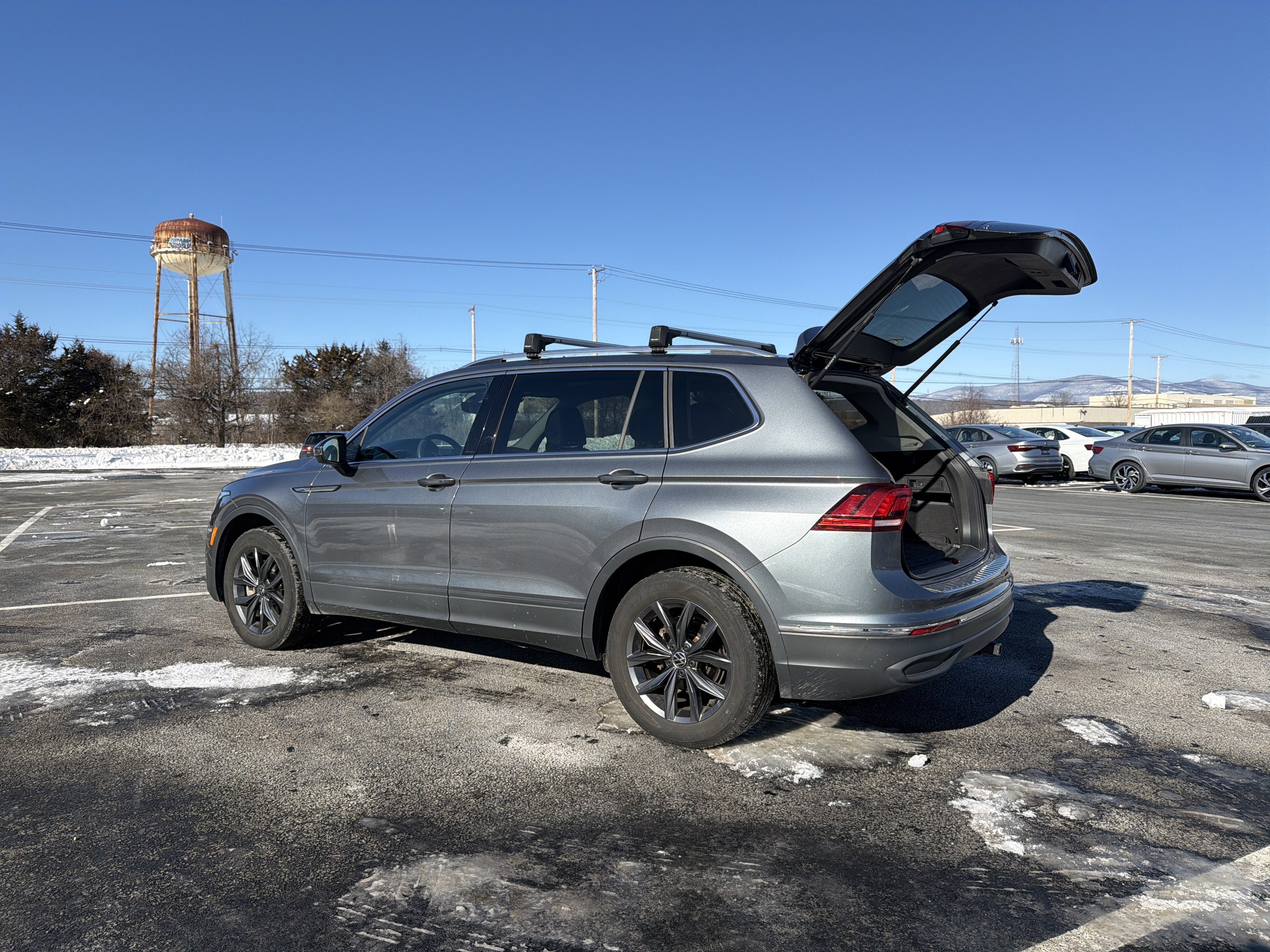 2023 Volkswagen Tiguan 2.0T SE