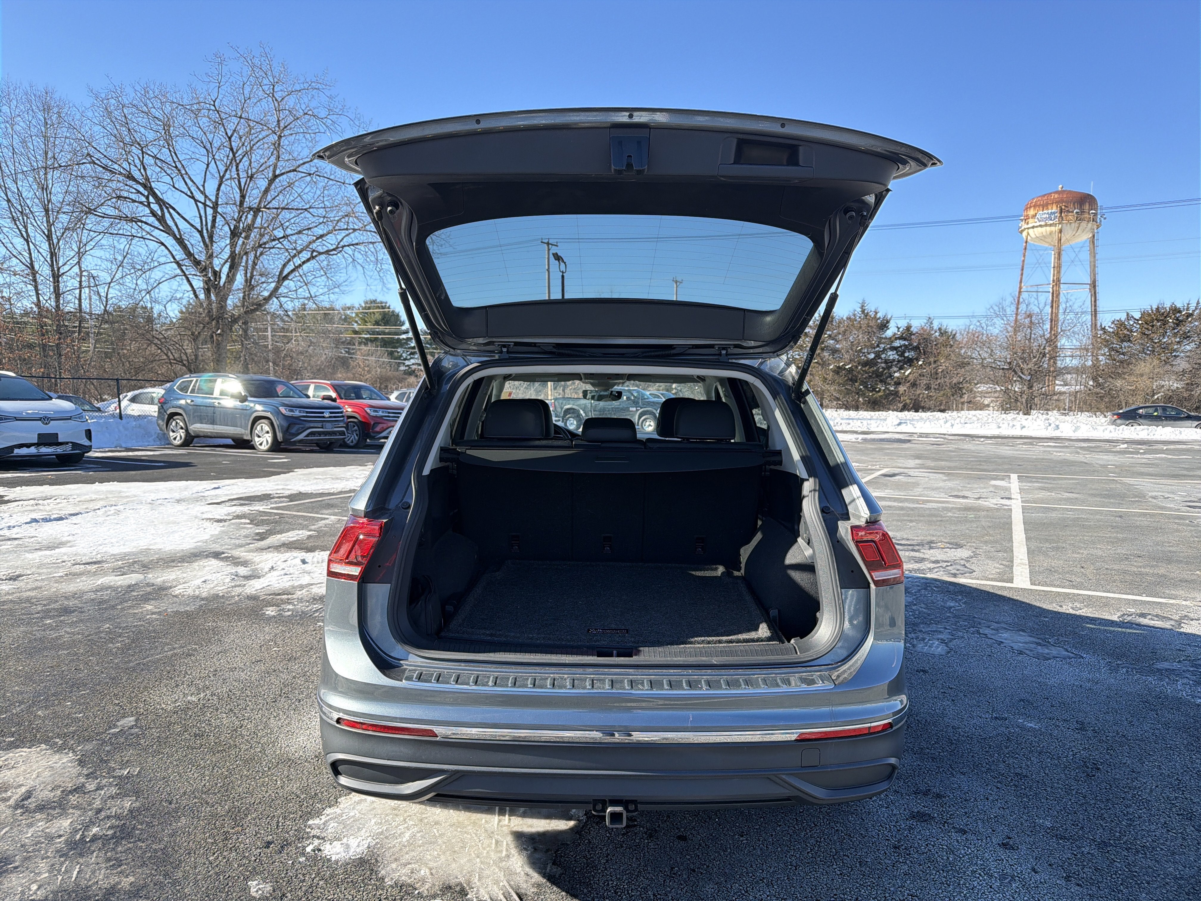 2023 Volkswagen Tiguan 2.0T SE