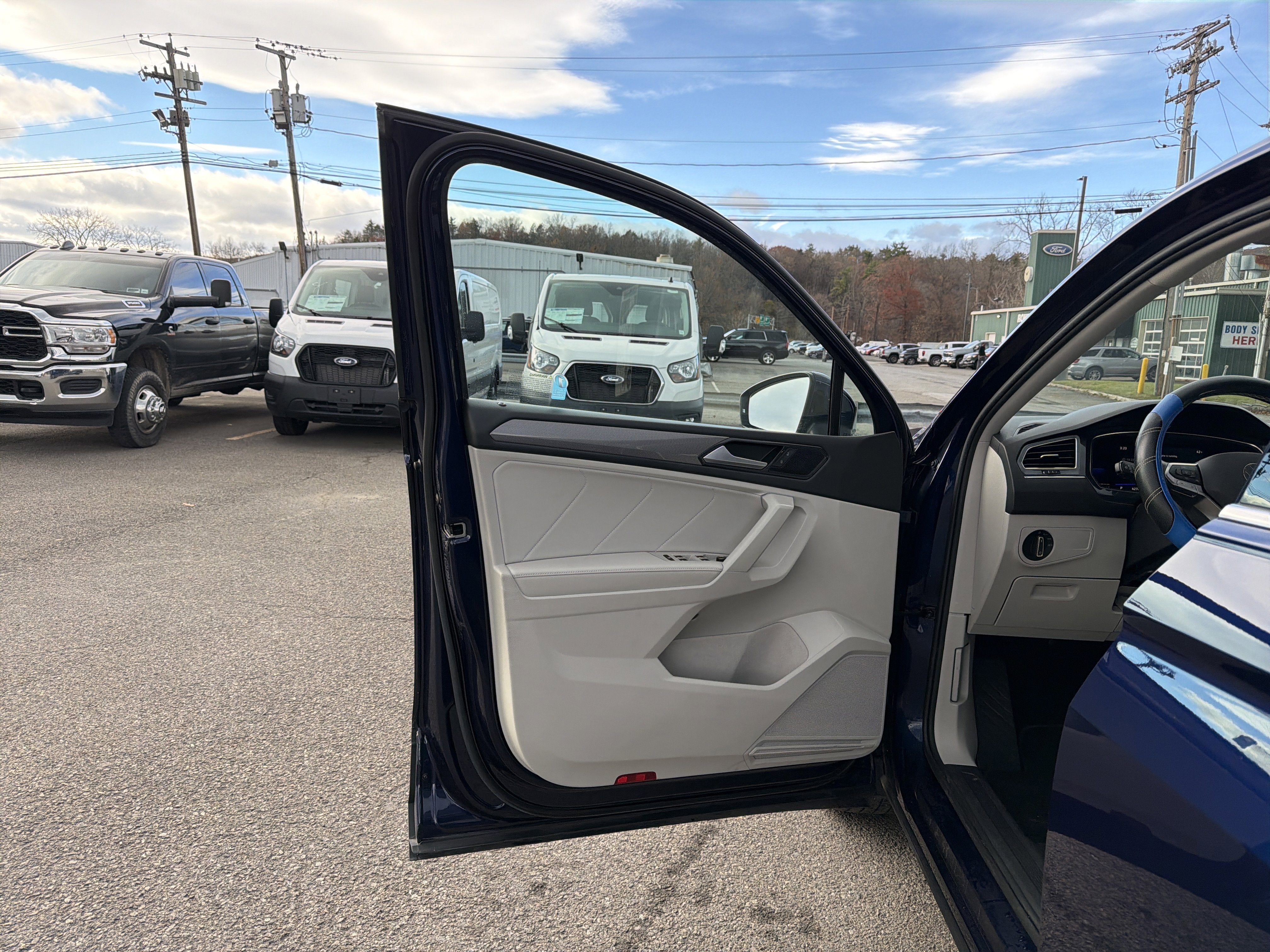 2023 Volkswagen Tiguan 2.0T SE