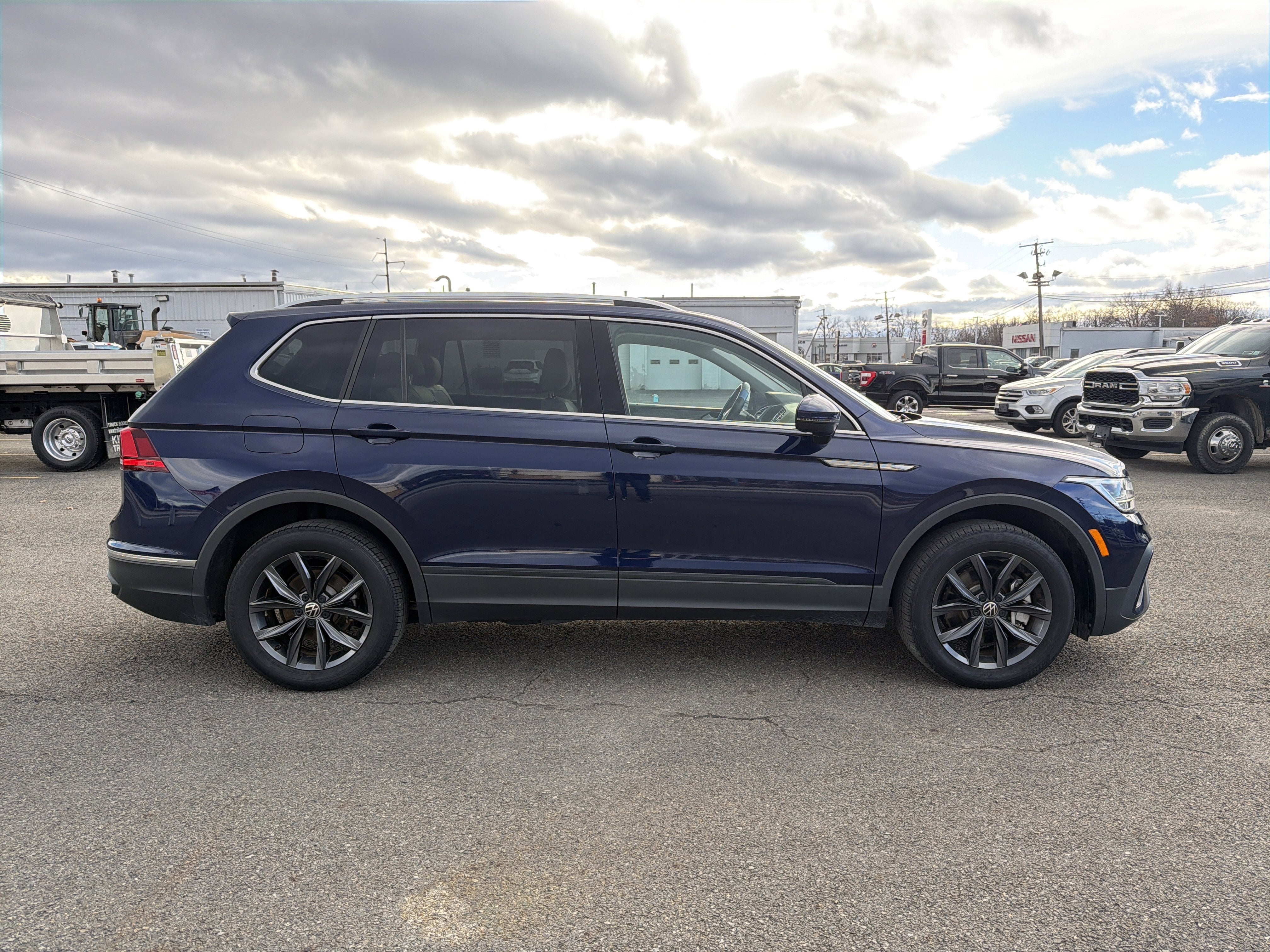 2023 Volkswagen Tiguan 2.0T SE