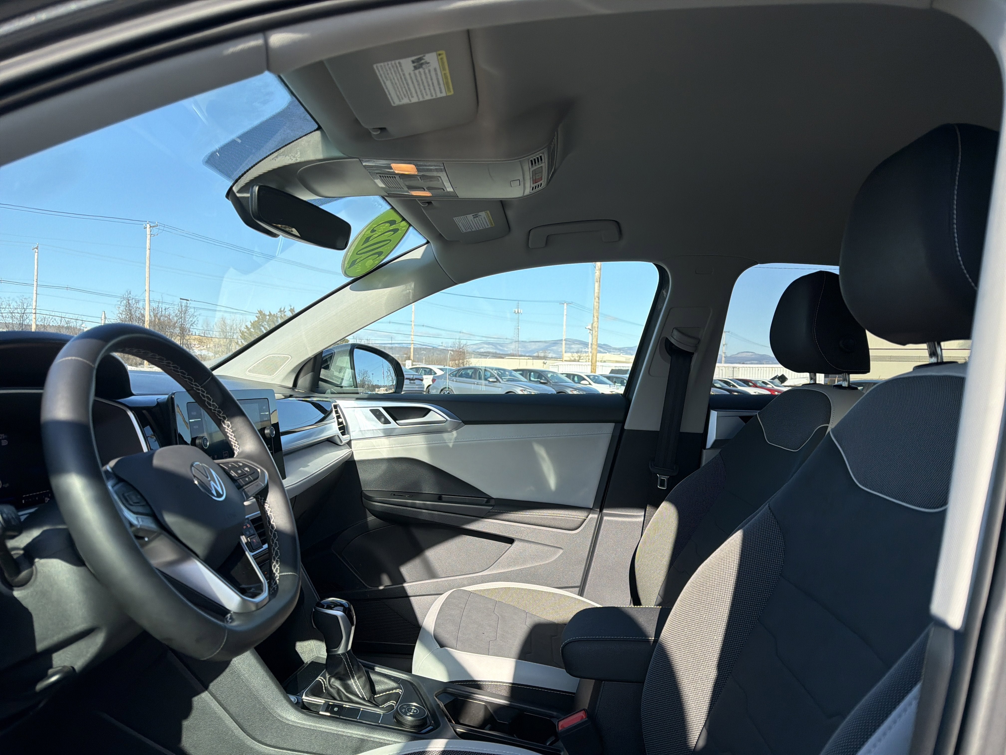 2025 Volkswagen Taos 1.5T SE