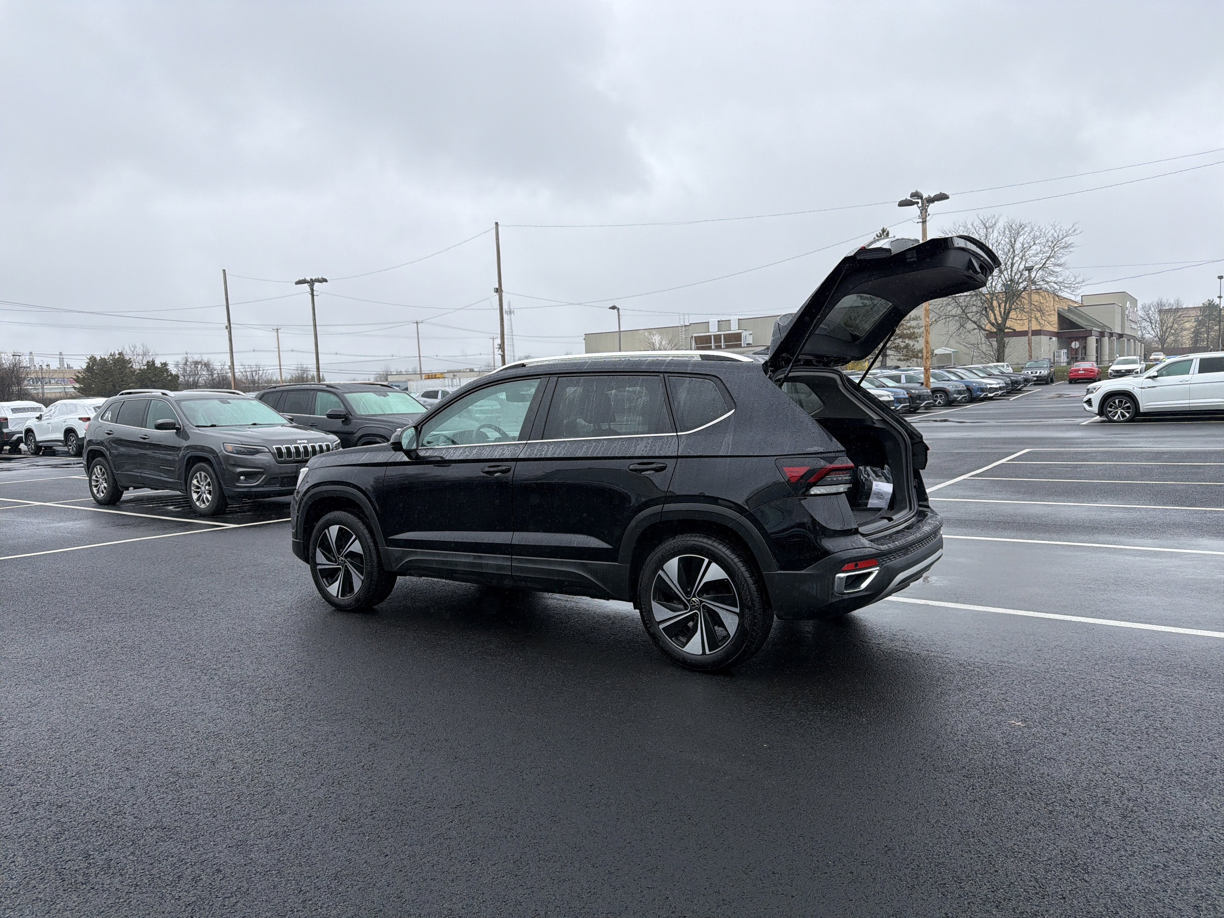 2025 Volkswagen Taos 1.5T SE