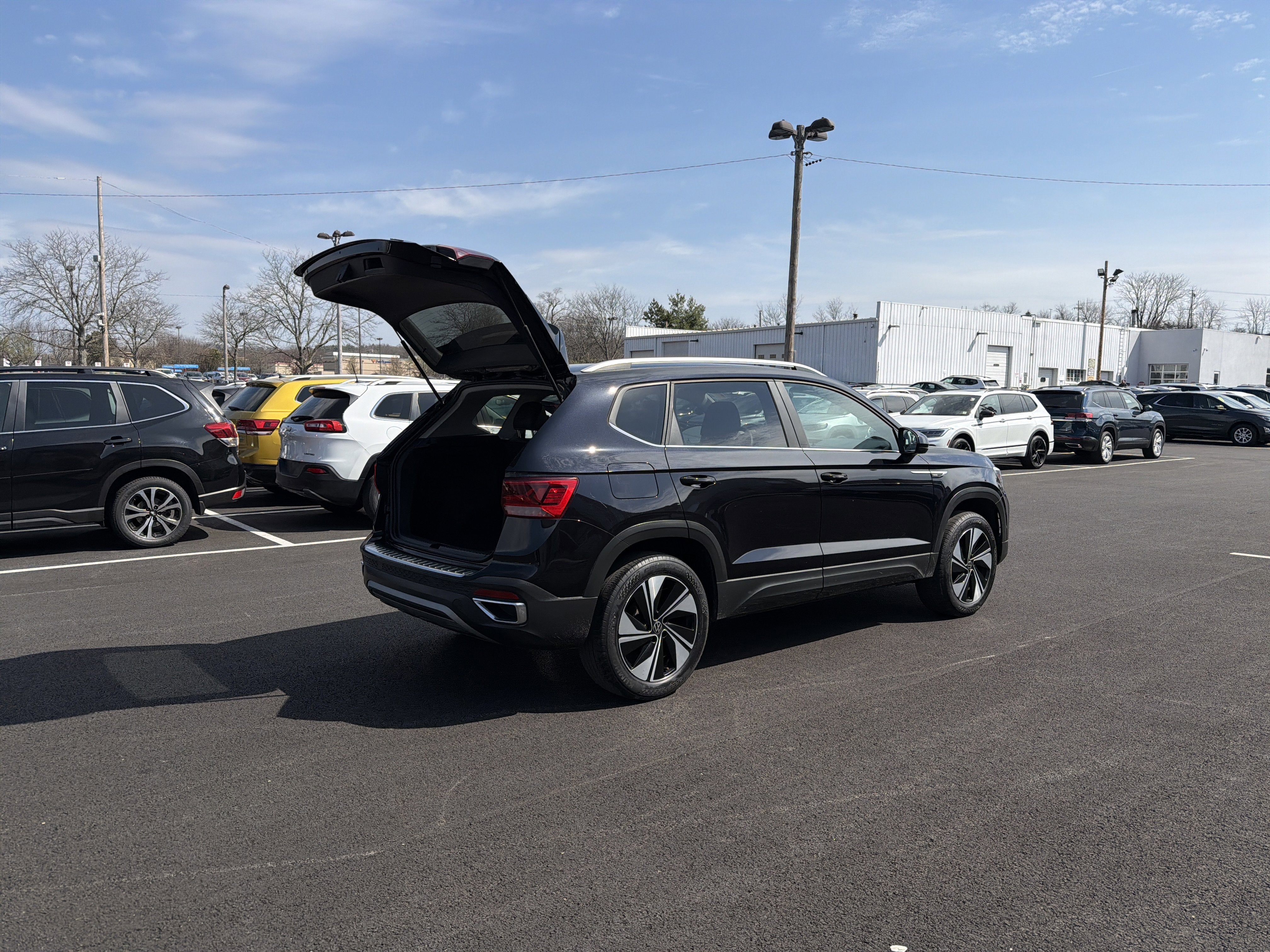 2023 Volkswagen Taos 1.5T SE