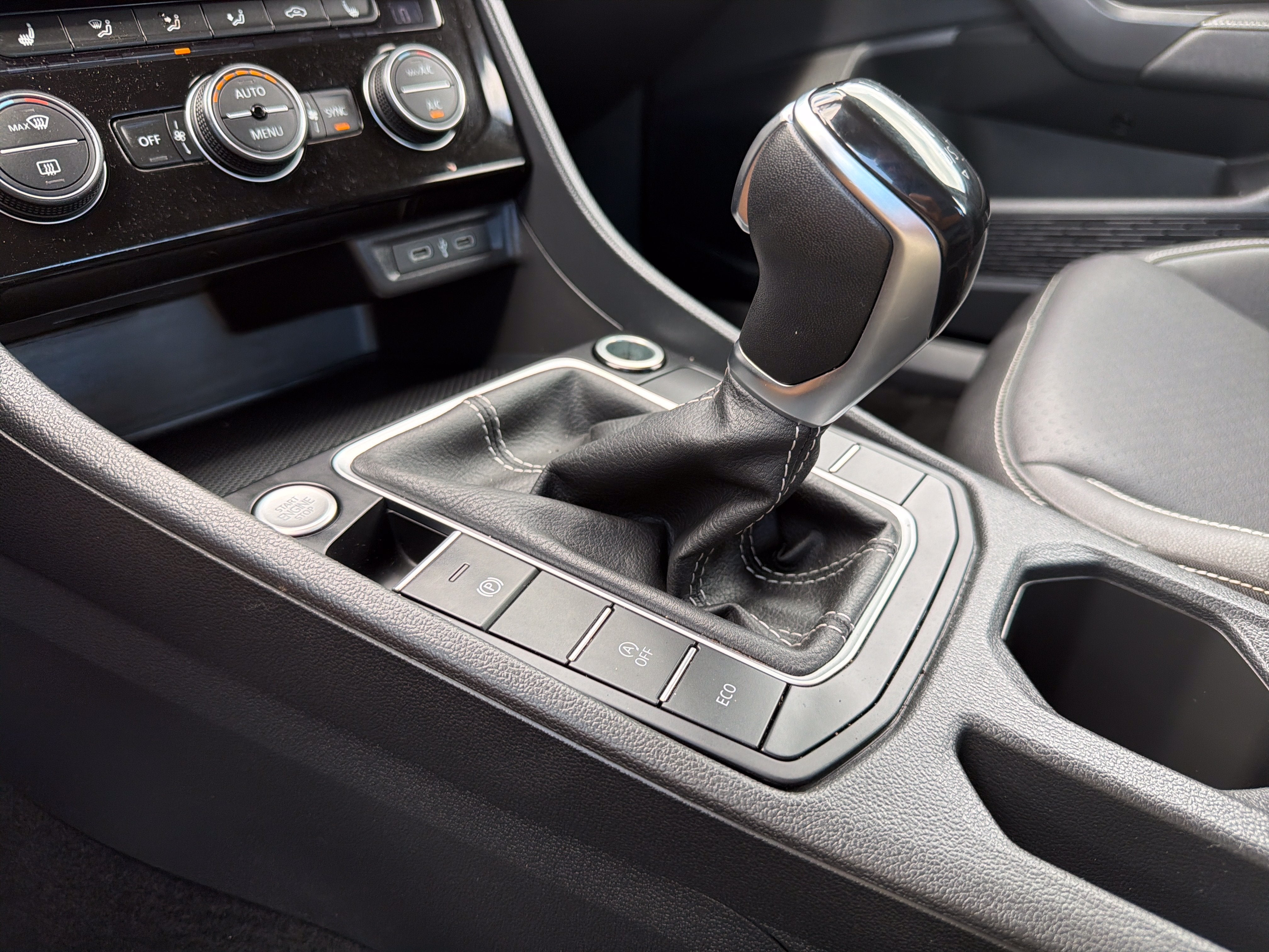 2024 Volkswagen Jetta SE - Photo 21